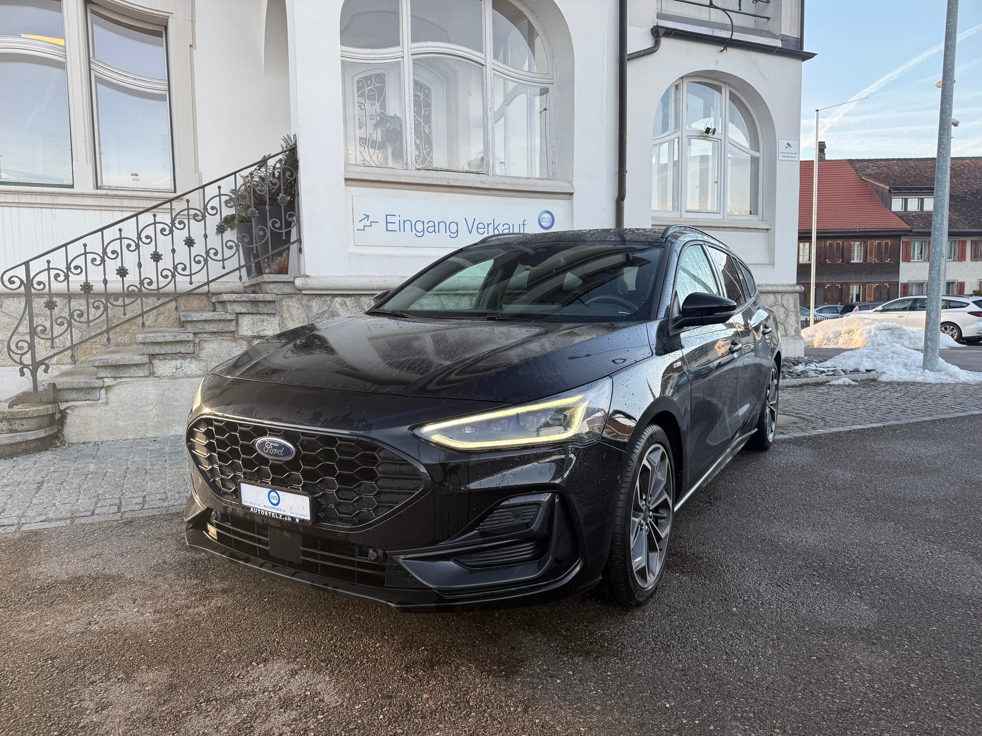 FORD Focus Station Wagon 1.0i EcoB Hybrid 155 ST-Line X-image-1