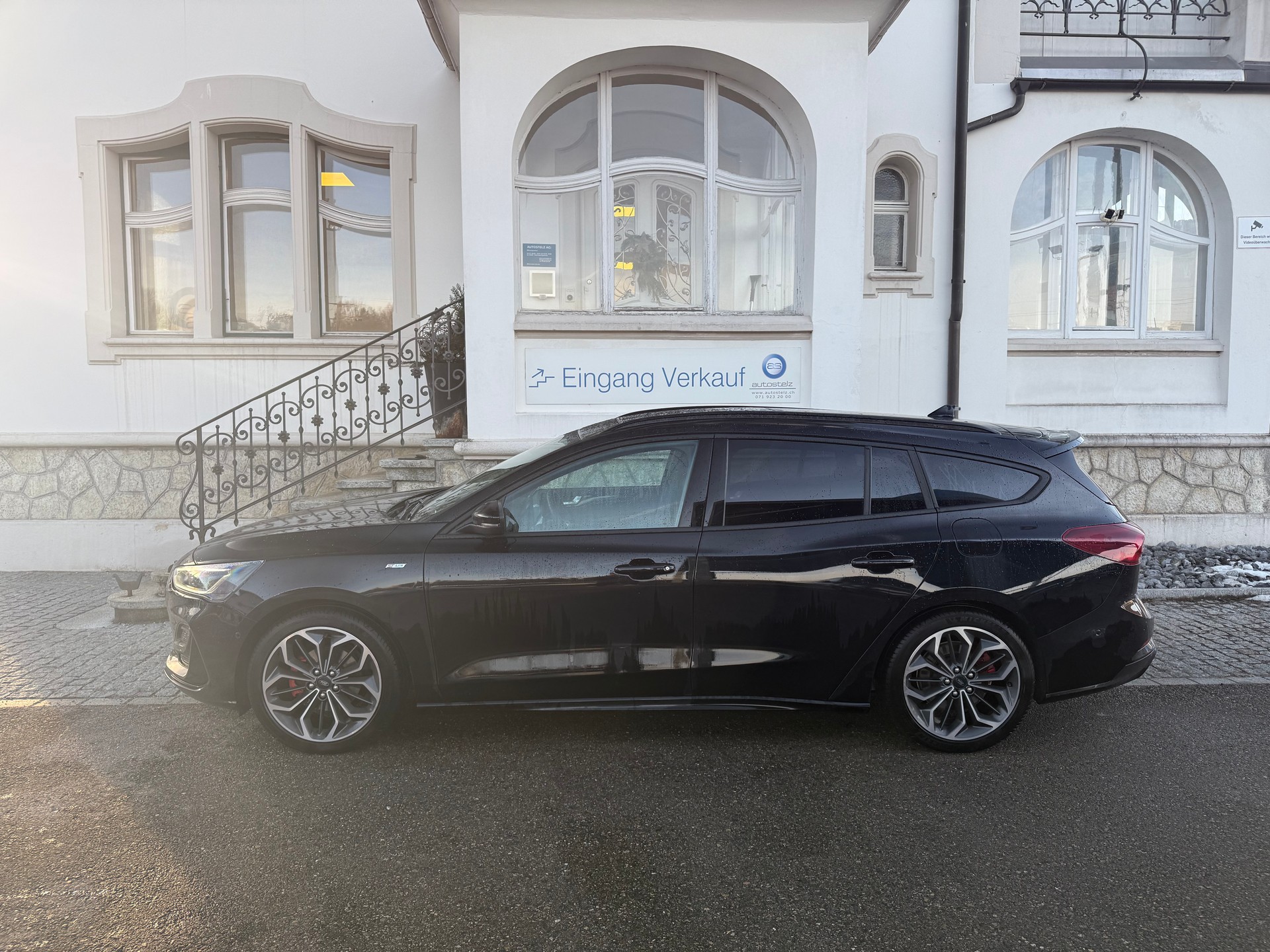 FORD Focus Station Wagon 1.0i EcoB Hybrid 155 ST-Line X-image-2
