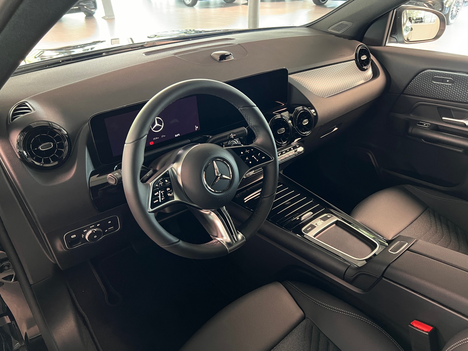MERCEDES-BENZ GLA 250 e EQ Star 8G-DCT-image-10