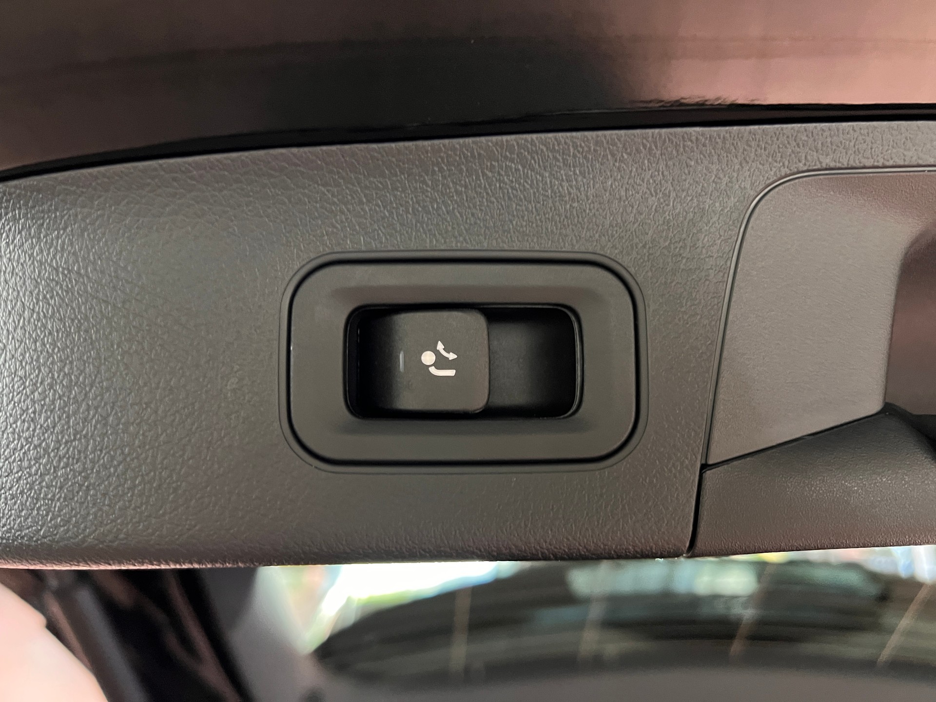 MERCEDES-BENZ GLA 250 e EQ Star 8G-DCT-image-7