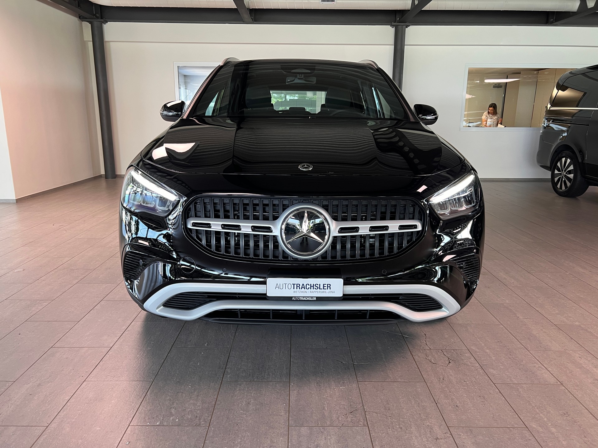 MERCEDES-BENZ GLA 250 e EQ Star 8G-DCT-image-1
