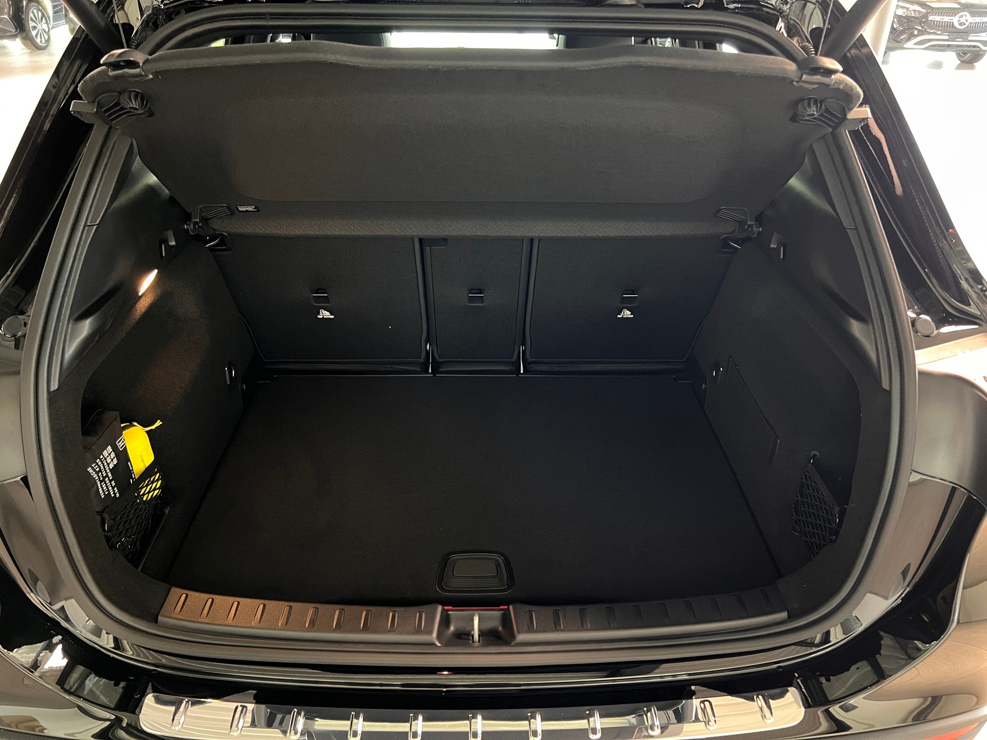 MERCEDES-BENZ GLA 250 e EQ Star 8G-DCT-image-6