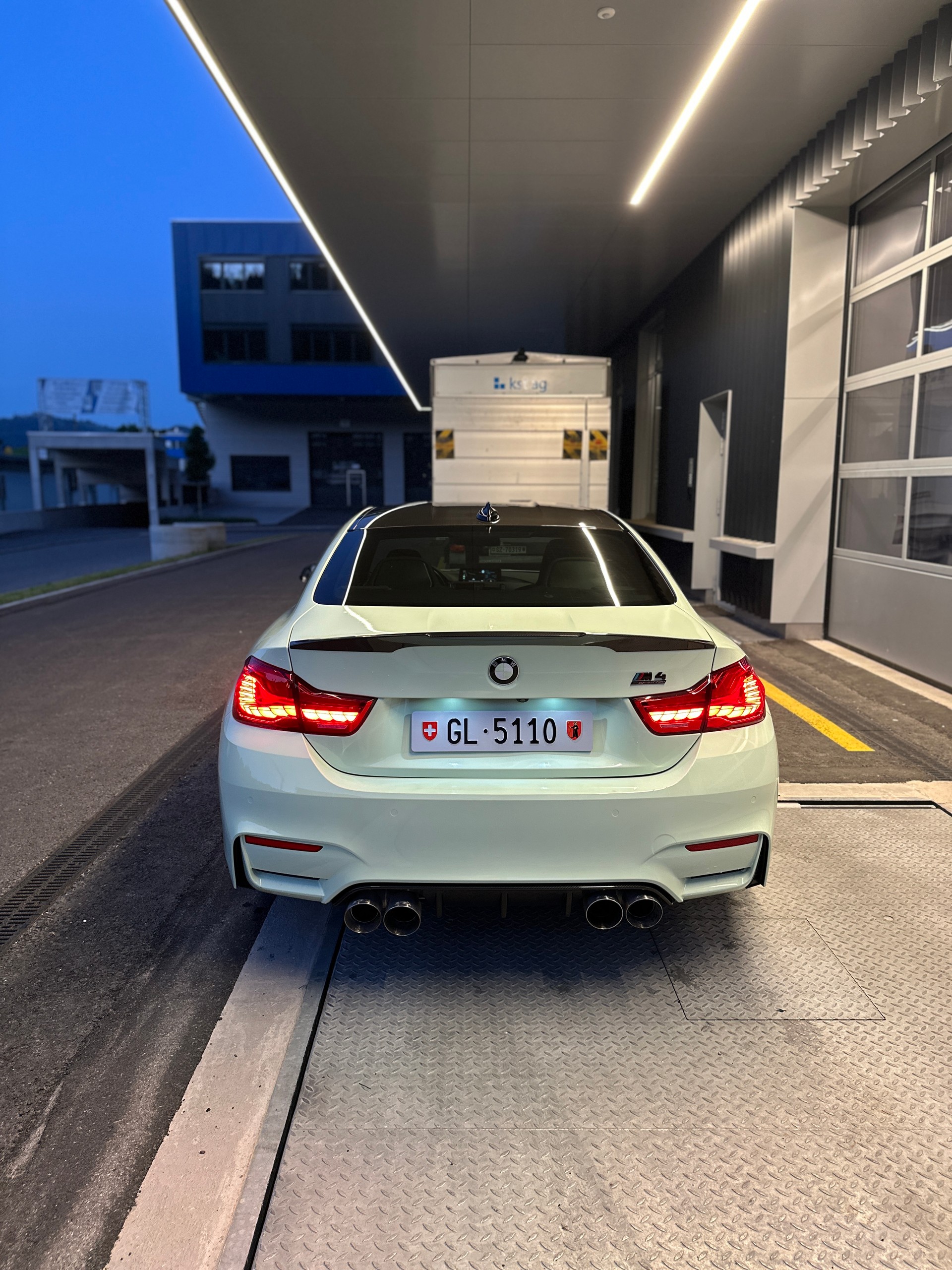 BMW M4 Competition-image-2