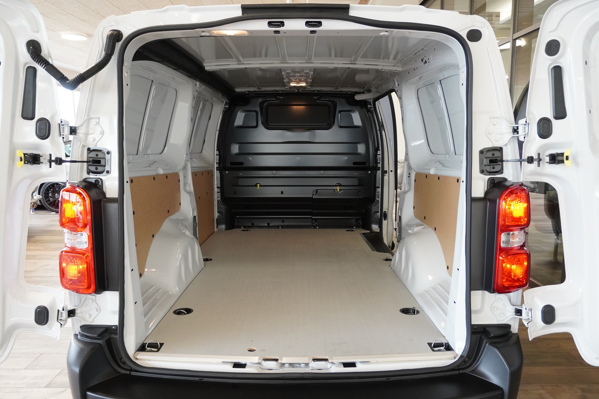 OPEL Vivaro Cargo 2.0 D s/s M-image-8