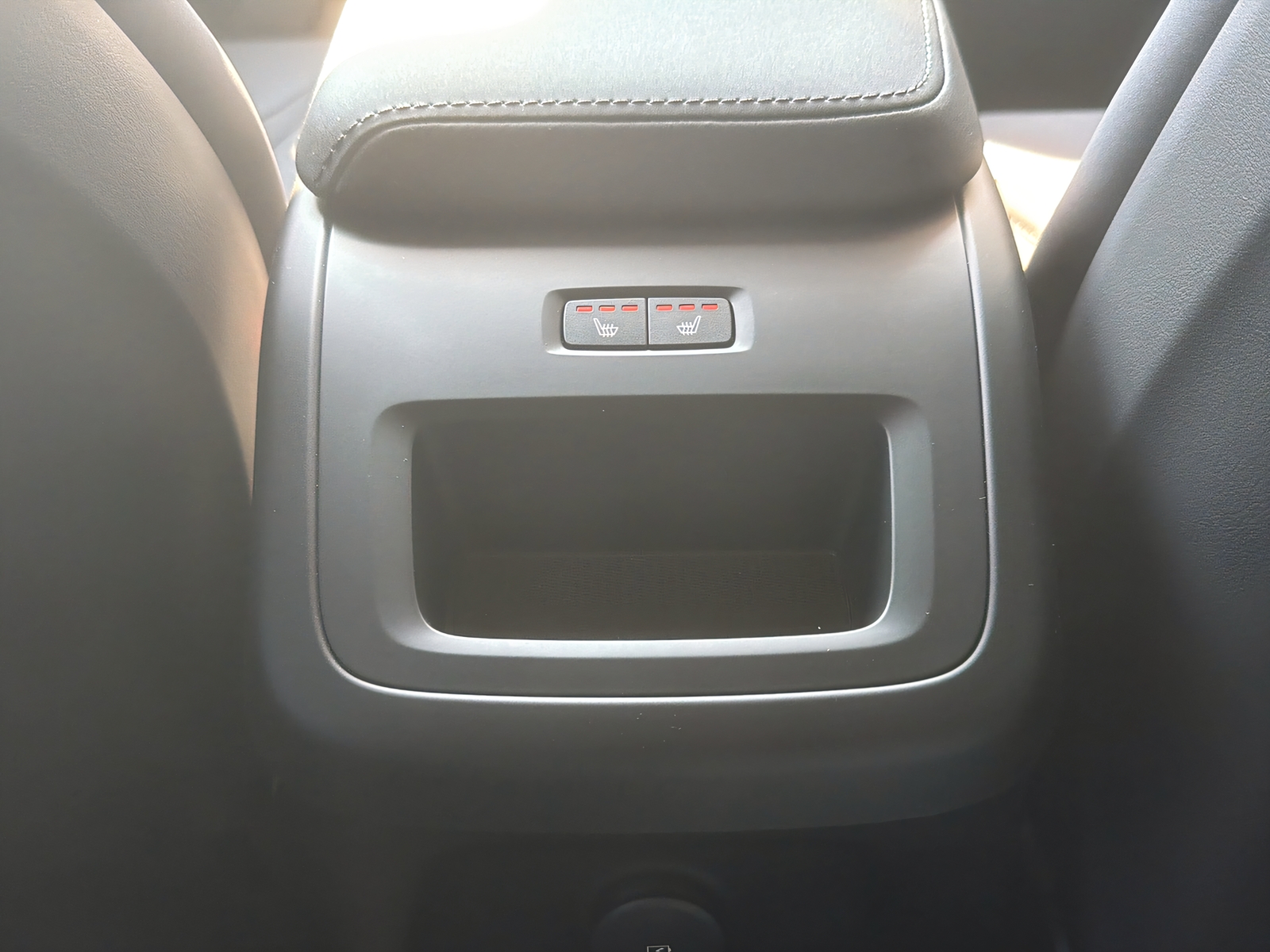 VOLVO XC60 2.0 T6 TE Core eAWD-image-18