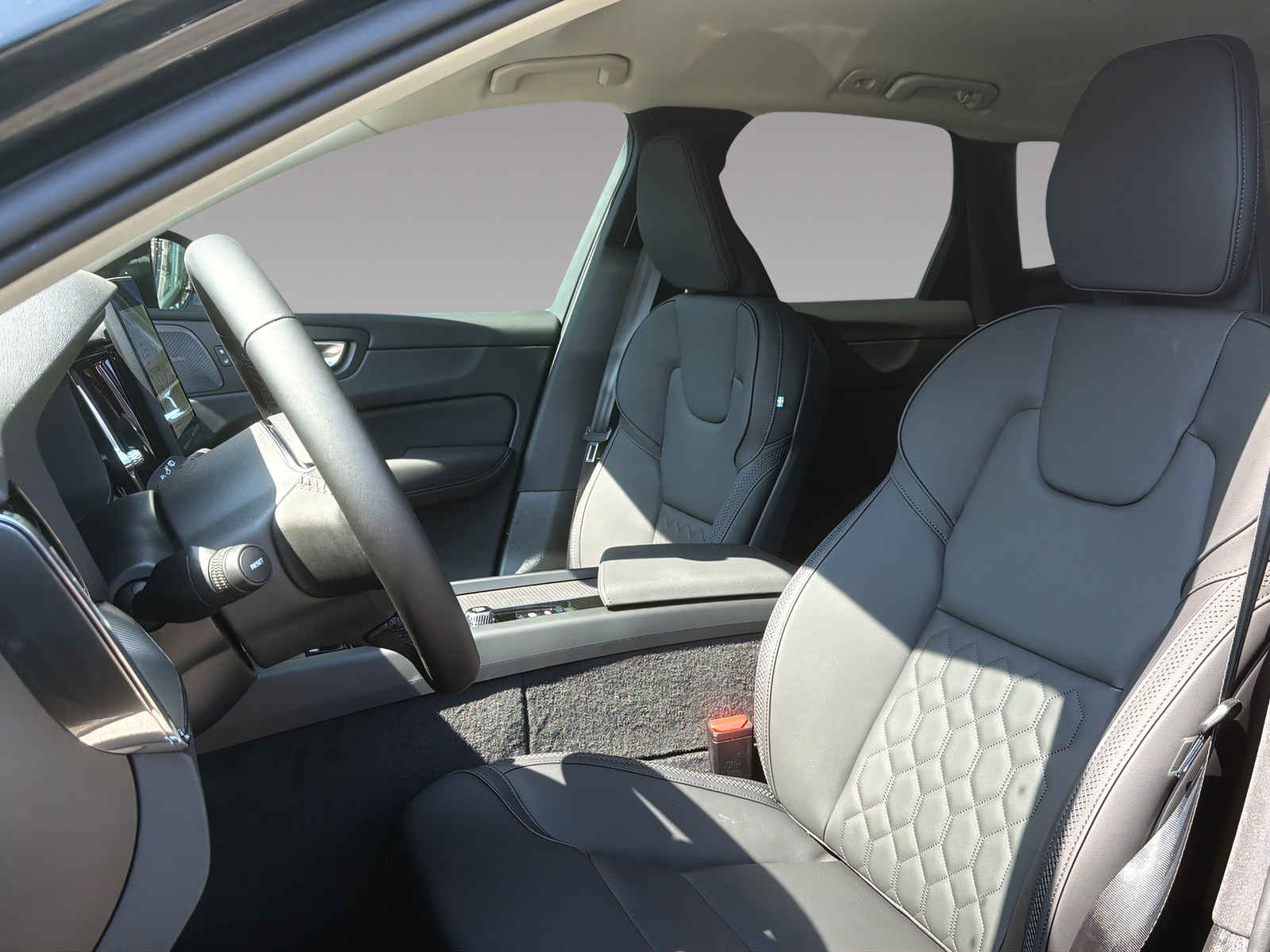 VOLVO XC60 2.0 T6 TE Core eAWD-image-6