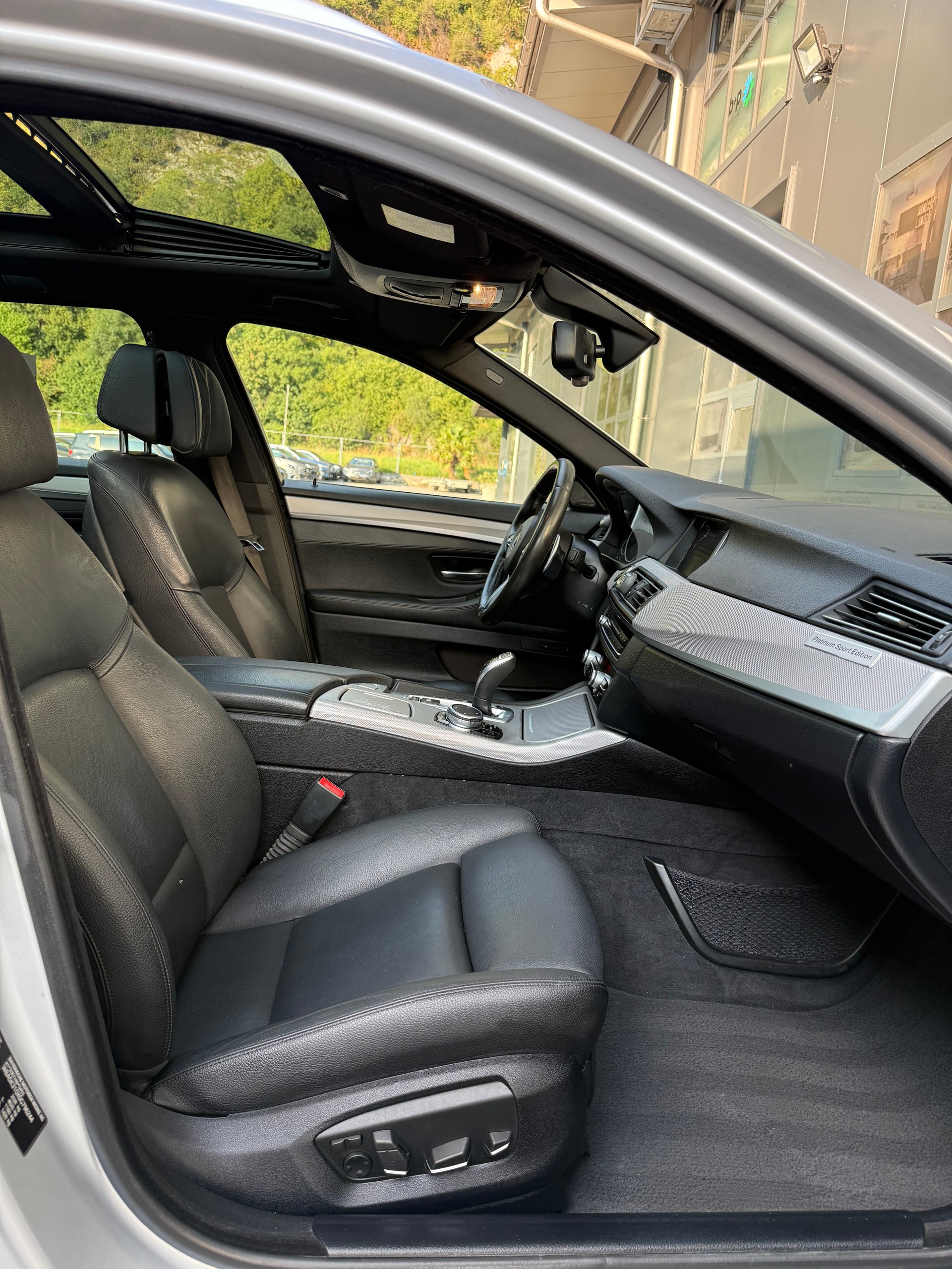 BMW 530d xDrive Touring Pack-M Steptronic-image-10