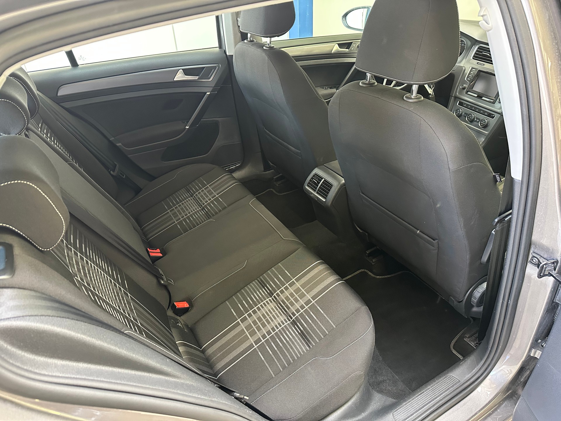 VW 1.2 TSI Lounge-image-7