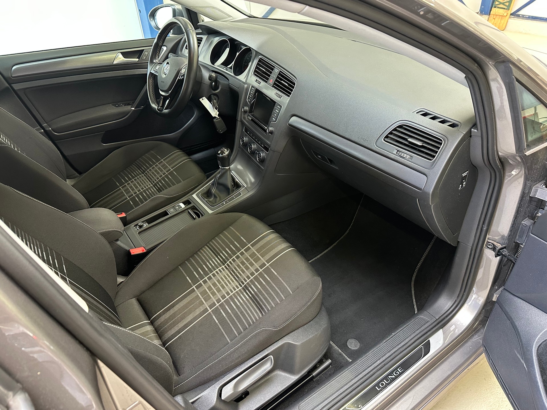 VW 1.2 TSI Lounge-image-6