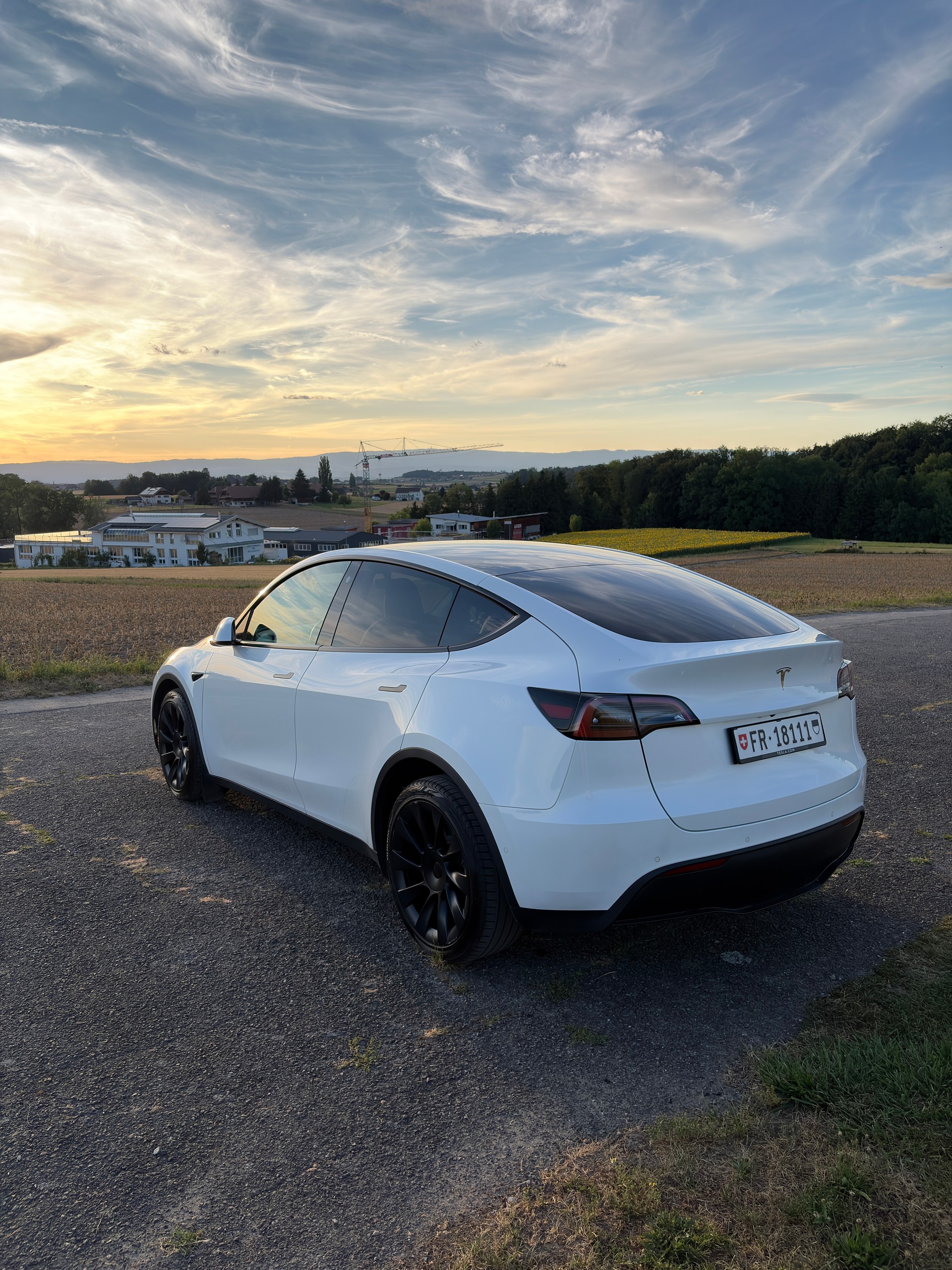 TESLA Model Y Long Range AWD // Enhanced Autopilot - AMD Ryzen - Ultraschallsensoren - Anhängerkupplung - Homelink // 94% SoH-image-1