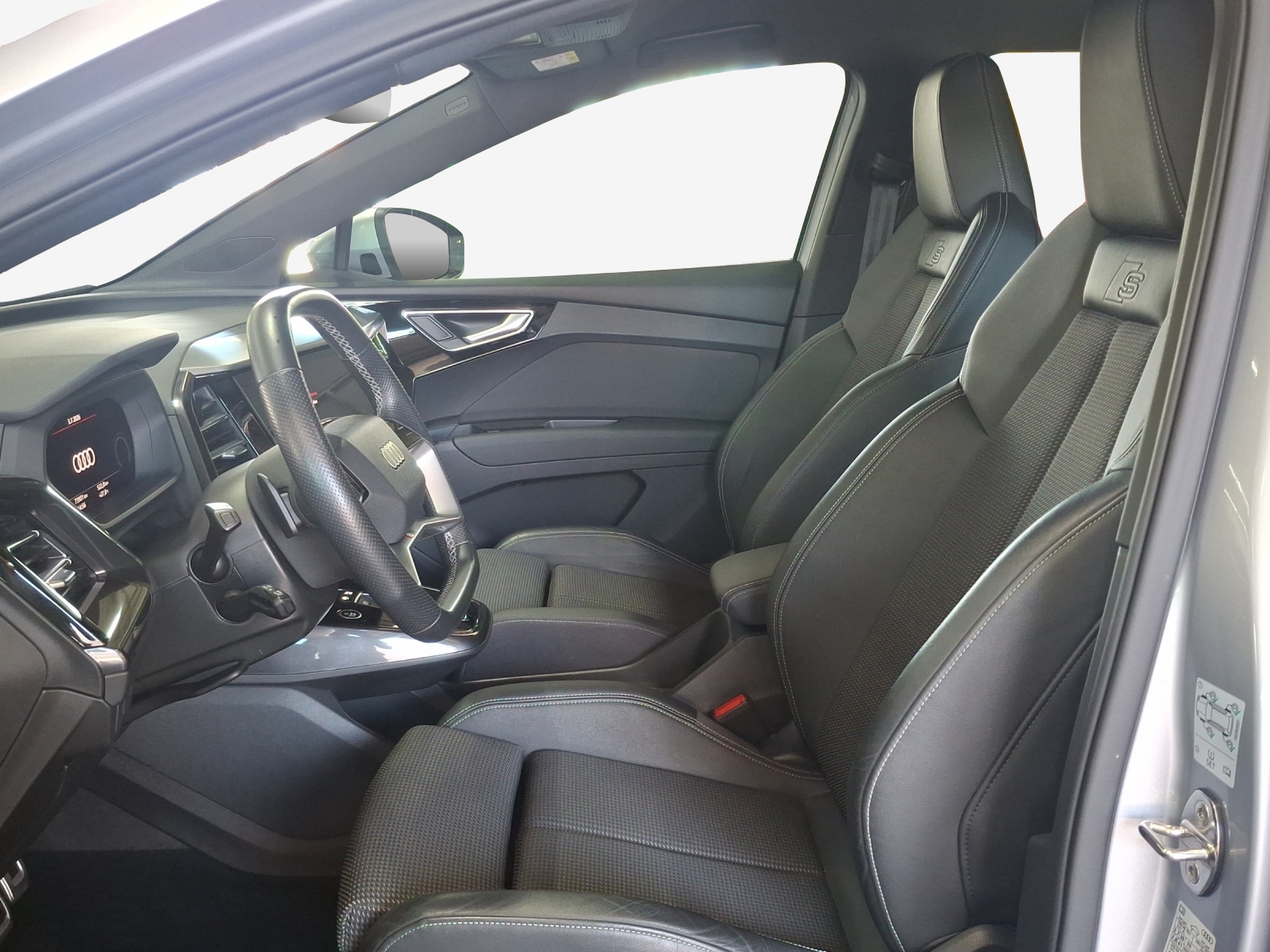 AUDI Q4 e-tron 50 quattro-image-8