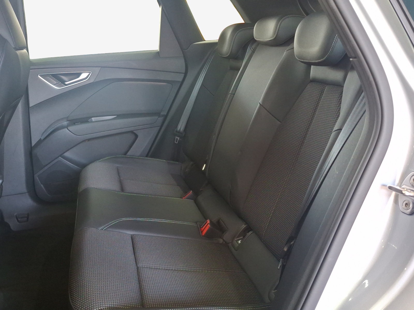 AUDI Q4 e-tron 50 quattro-image-12