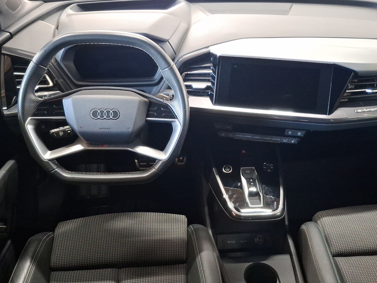 AUDI Q4 e-tron 50 quattro-image-9