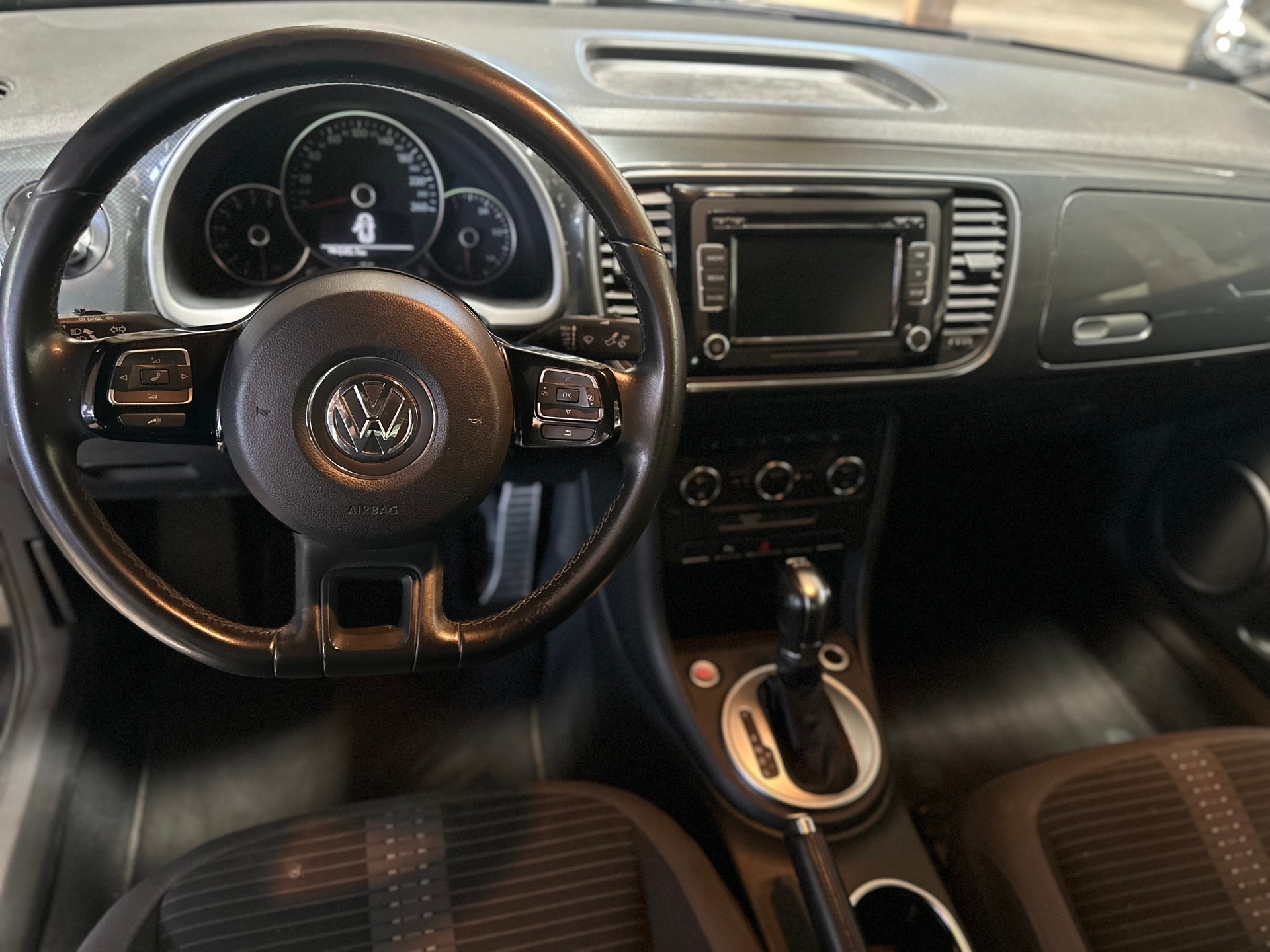 VW Beetle 2.0 TSI Sport DSG-image-8