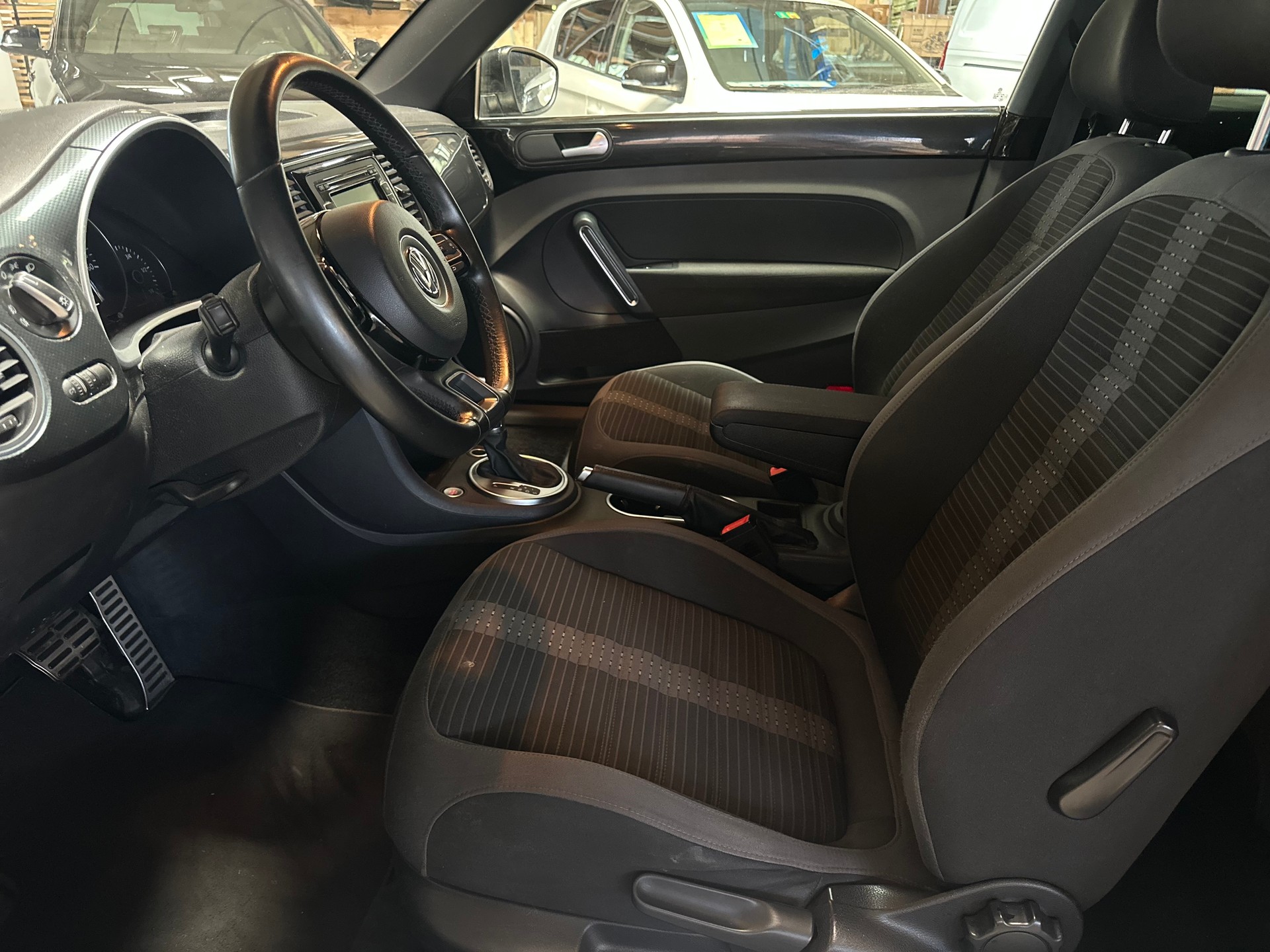 VW Beetle 2.0 TSI Sport DSG-image-9