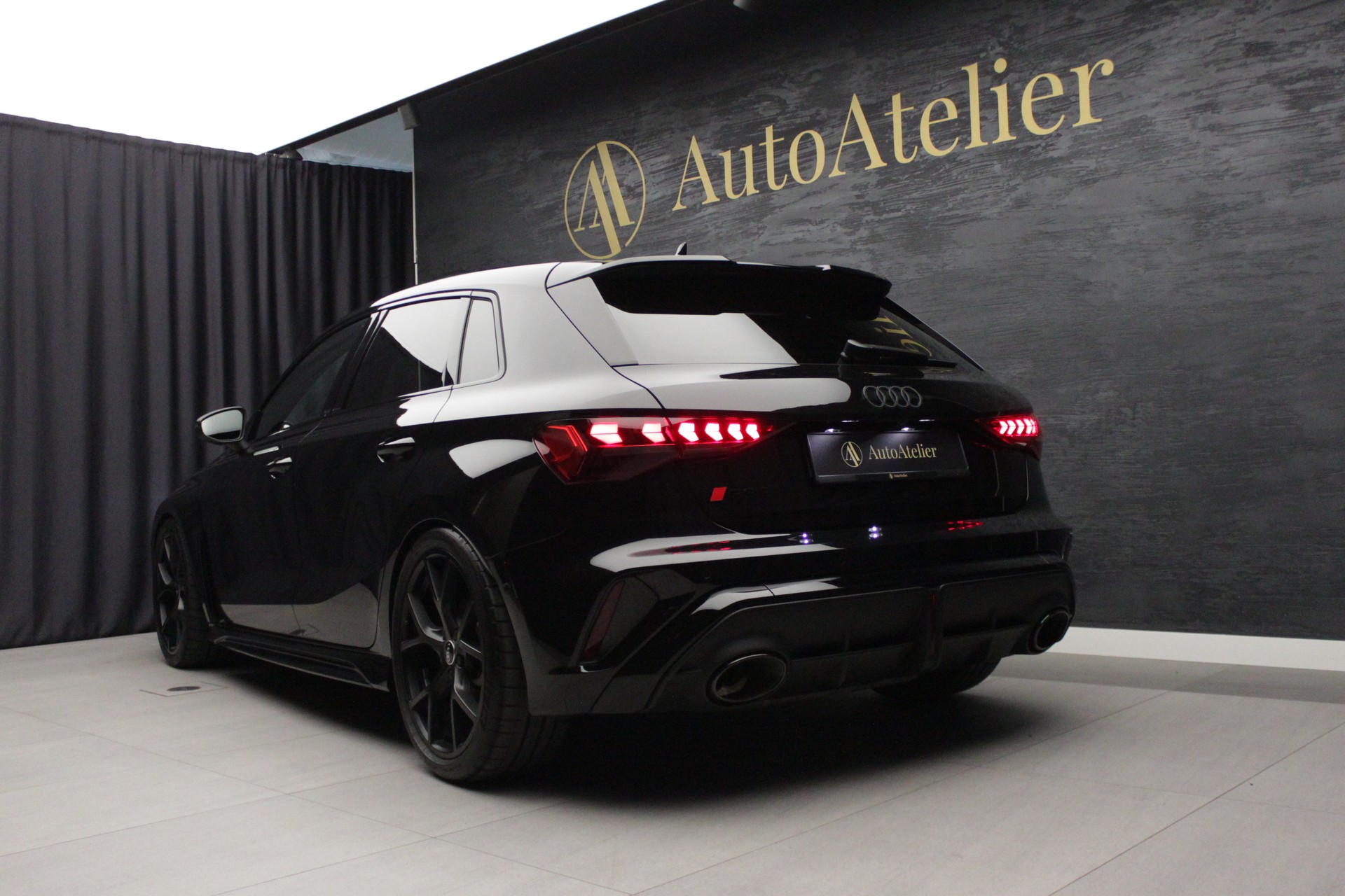 AUDI RS3 Sportback 2.5 TSI quattro S-tronic-image-10