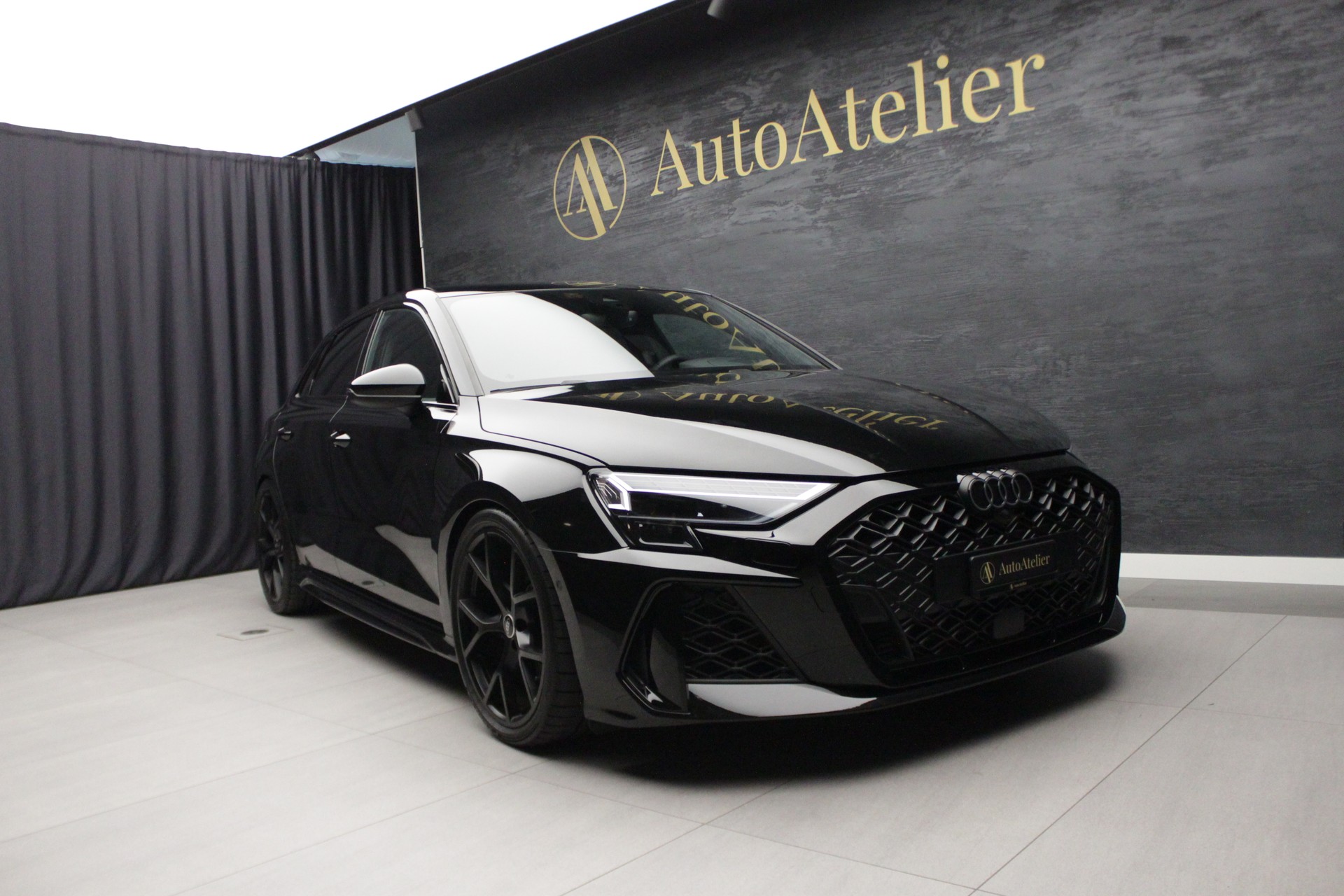 AUDI RS3 Sportback 2.5 TSI quattro S-tronic-image-2