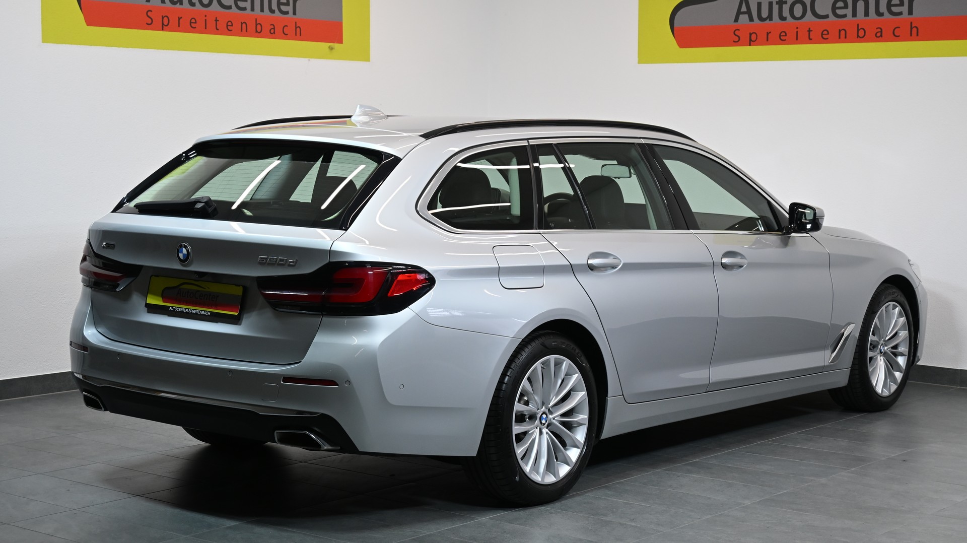 BMW 520d xDrive 48V Touring Luxury Steptronic-image-13