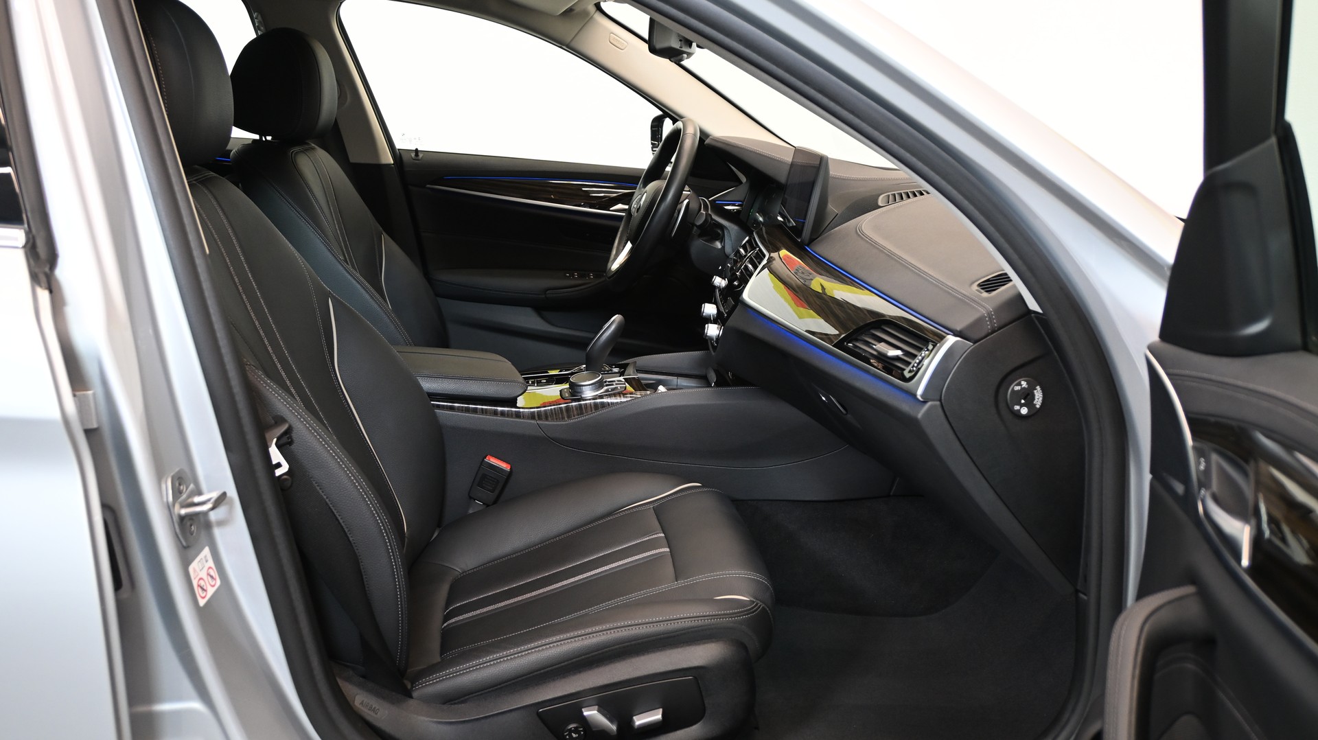 BMW 520d xDrive 48V Touring Luxury Steptronic-image-3