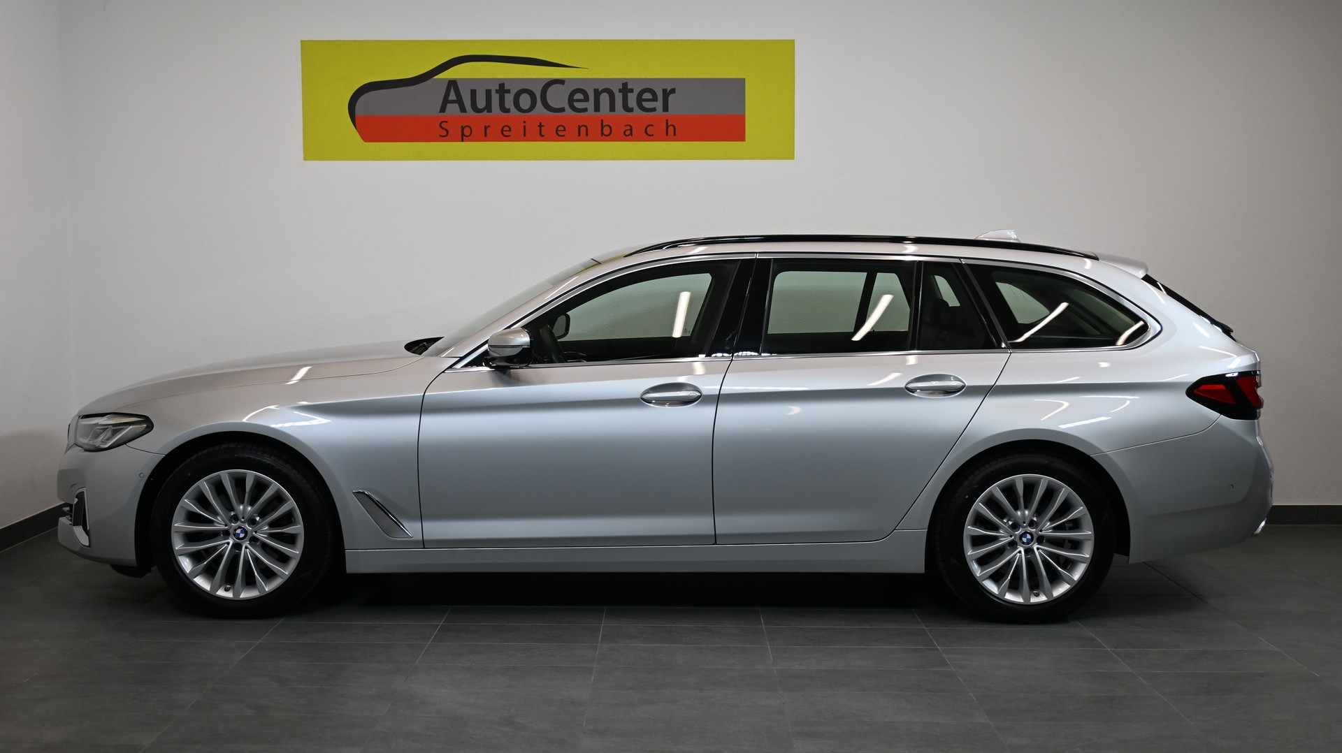 BMW 520d xDrive 48V Touring Luxury Steptronic-image-14