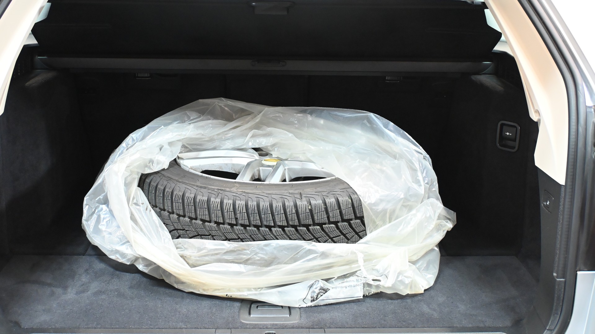 BMW 520d xDrive 48V Touring Luxury Steptronic-image-9