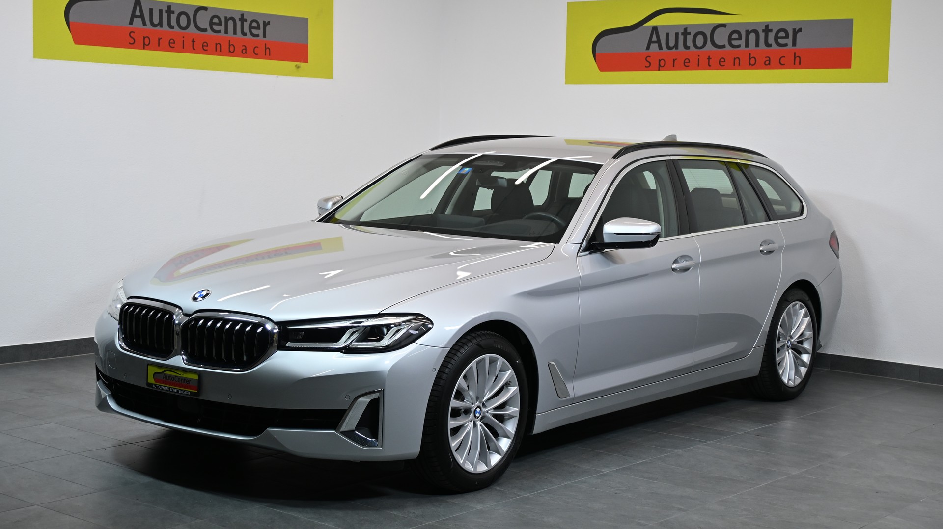 BMW 520d xDrive 48V Touring Luxury Steptronic-image-1