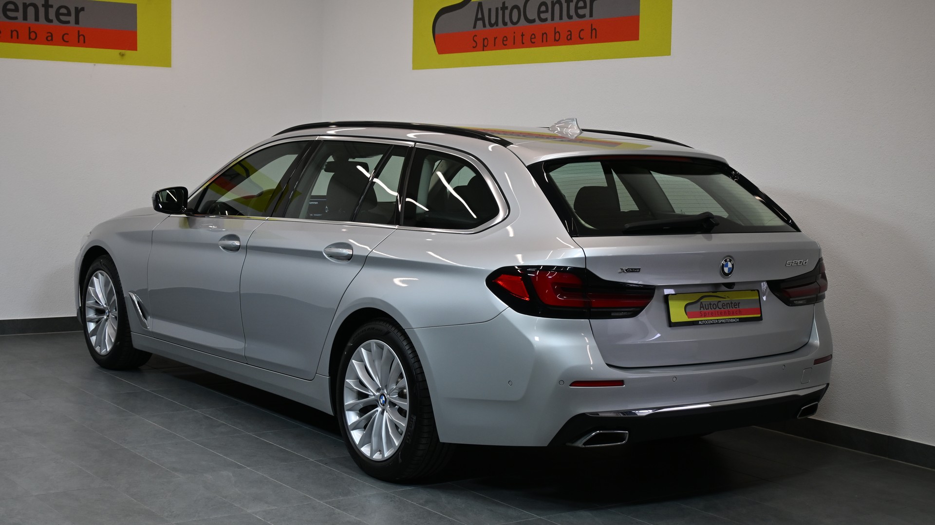 BMW 520d xDrive 48V Touring Luxury Steptronic-image-15