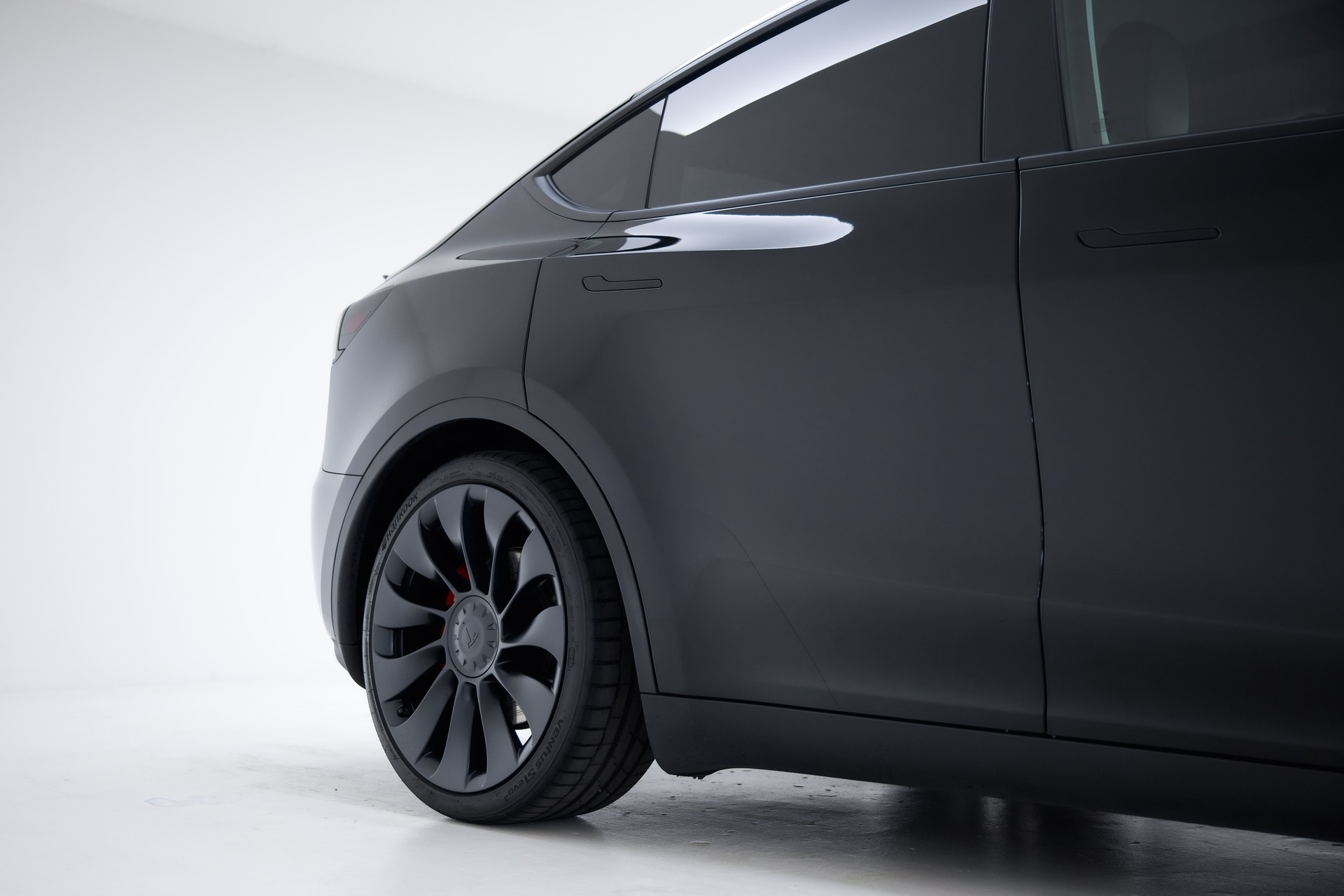 TESLA Model Y Long Range-image-14