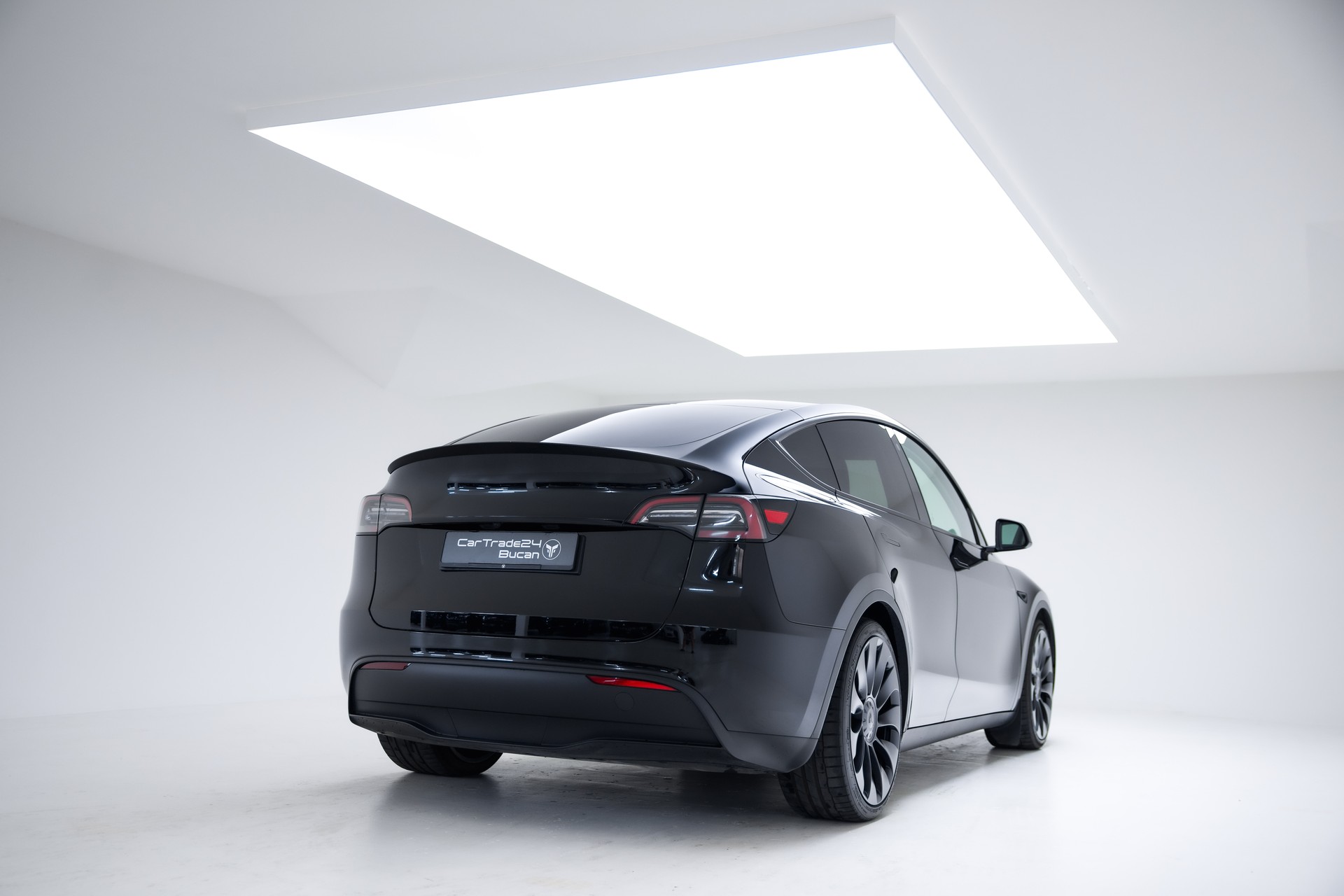 TESLA Model Y Long Range-image-7