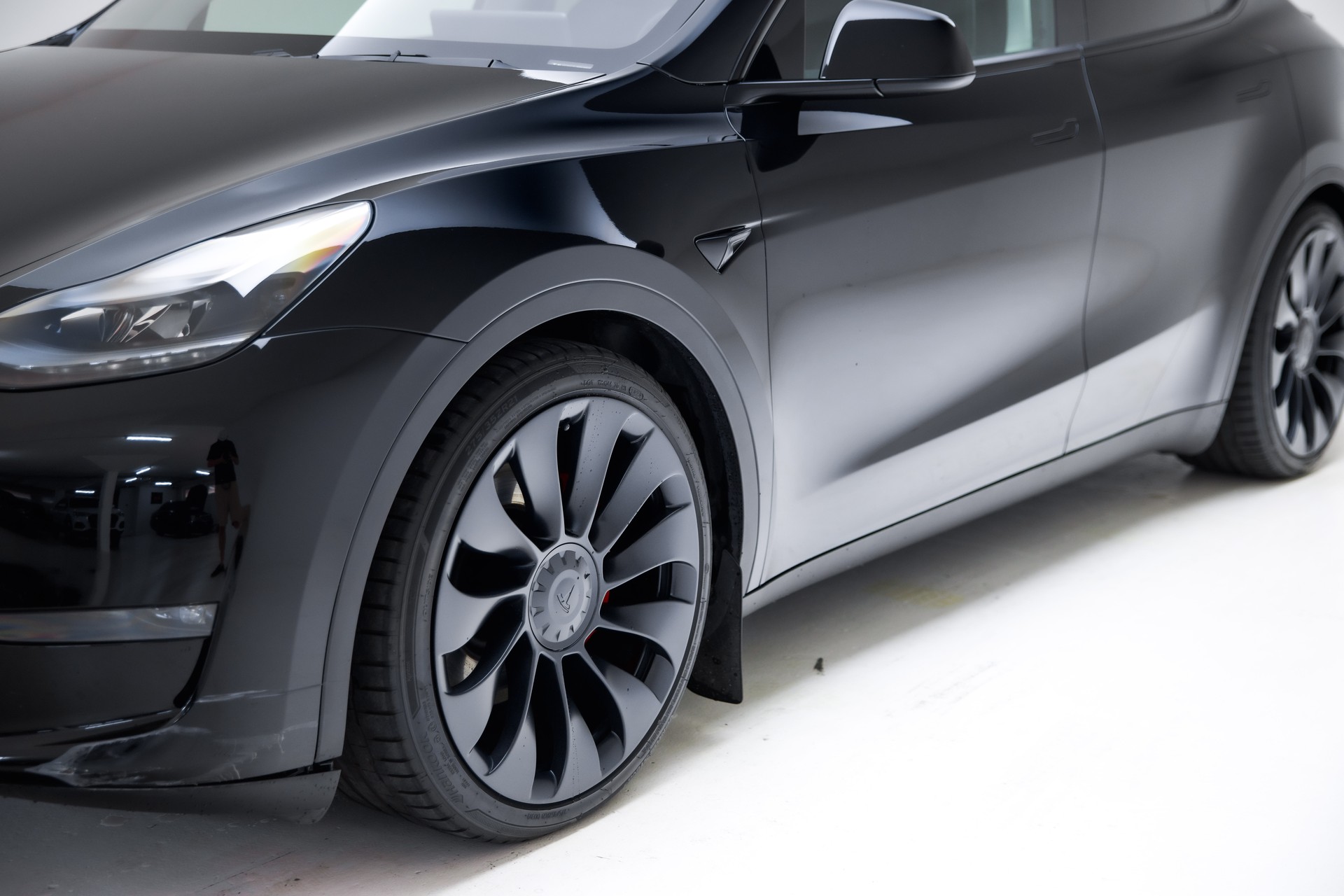 TESLA Model Y Long Range-image-17