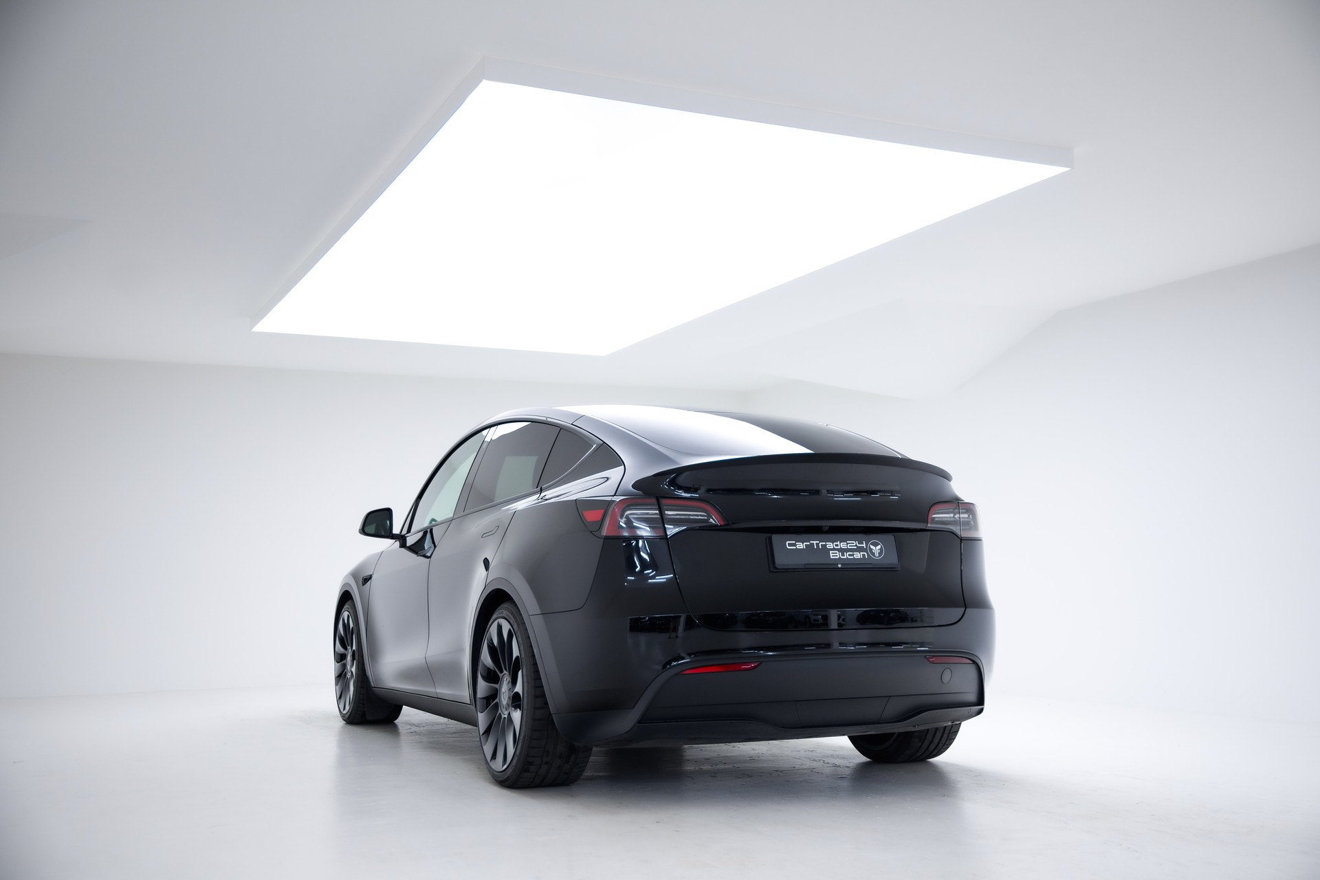 TESLA Model Y Long Range-image-9