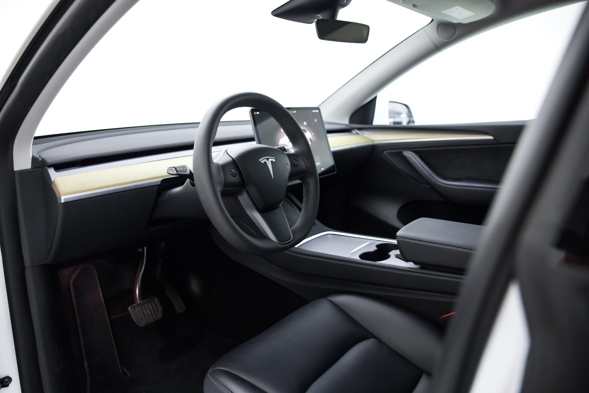 TESLA Model Y Long Range-image-18