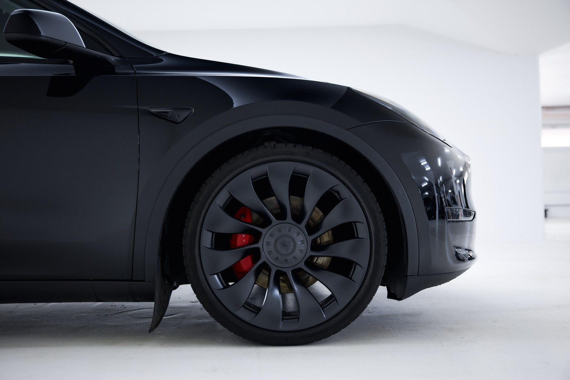 TESLA Model Y Long Range-image-13