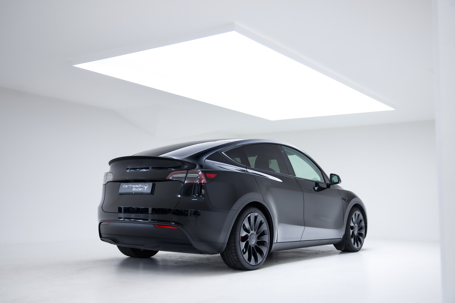 TESLA Model Y Long Range-image-1