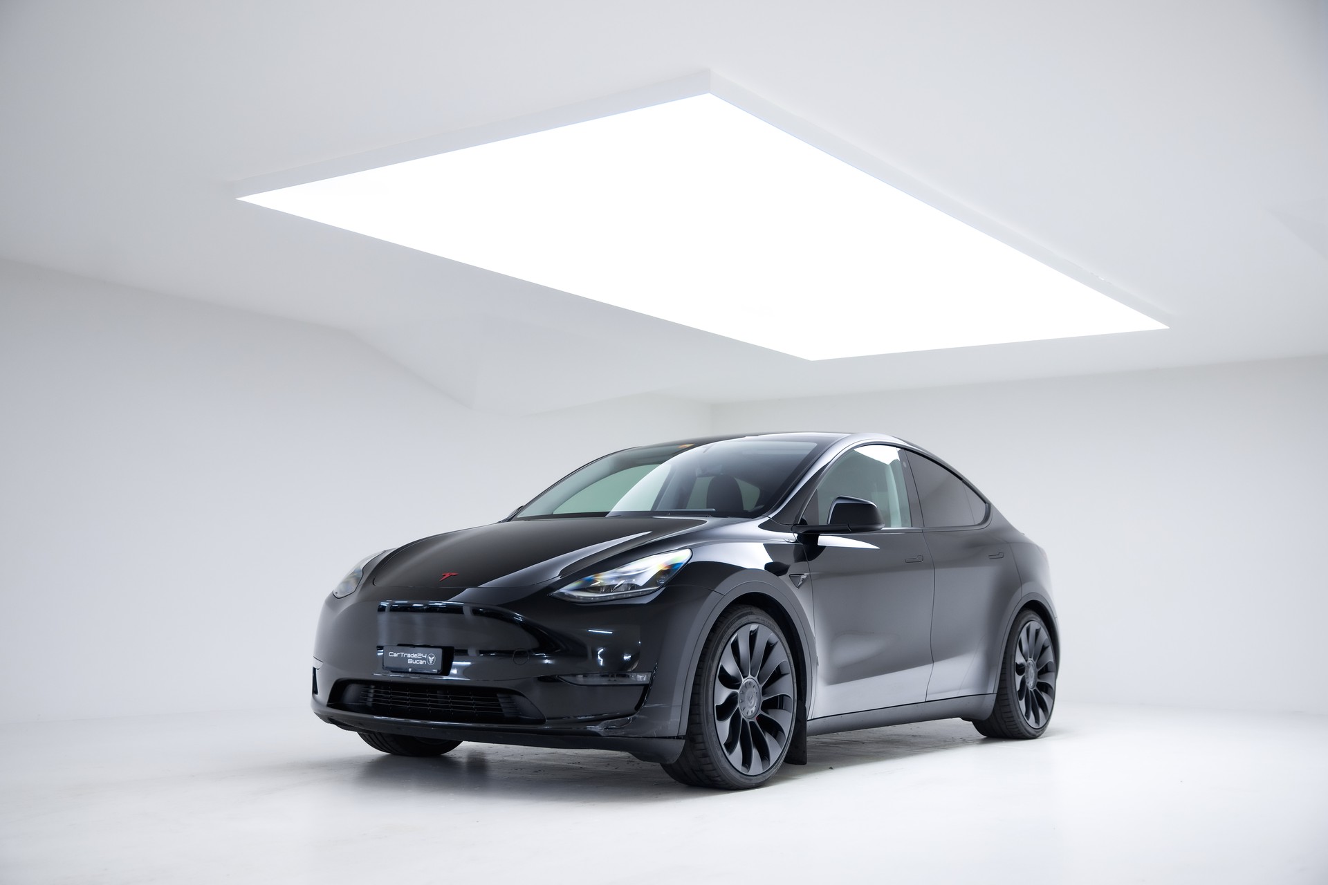 TESLA Model Y Long Range-image-0
