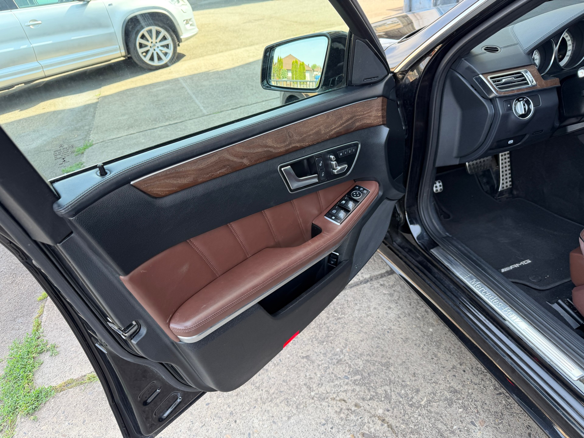 MERCEDES-BENZ E 500 Avantgarde 4Matic 7G-Tronic-image-10