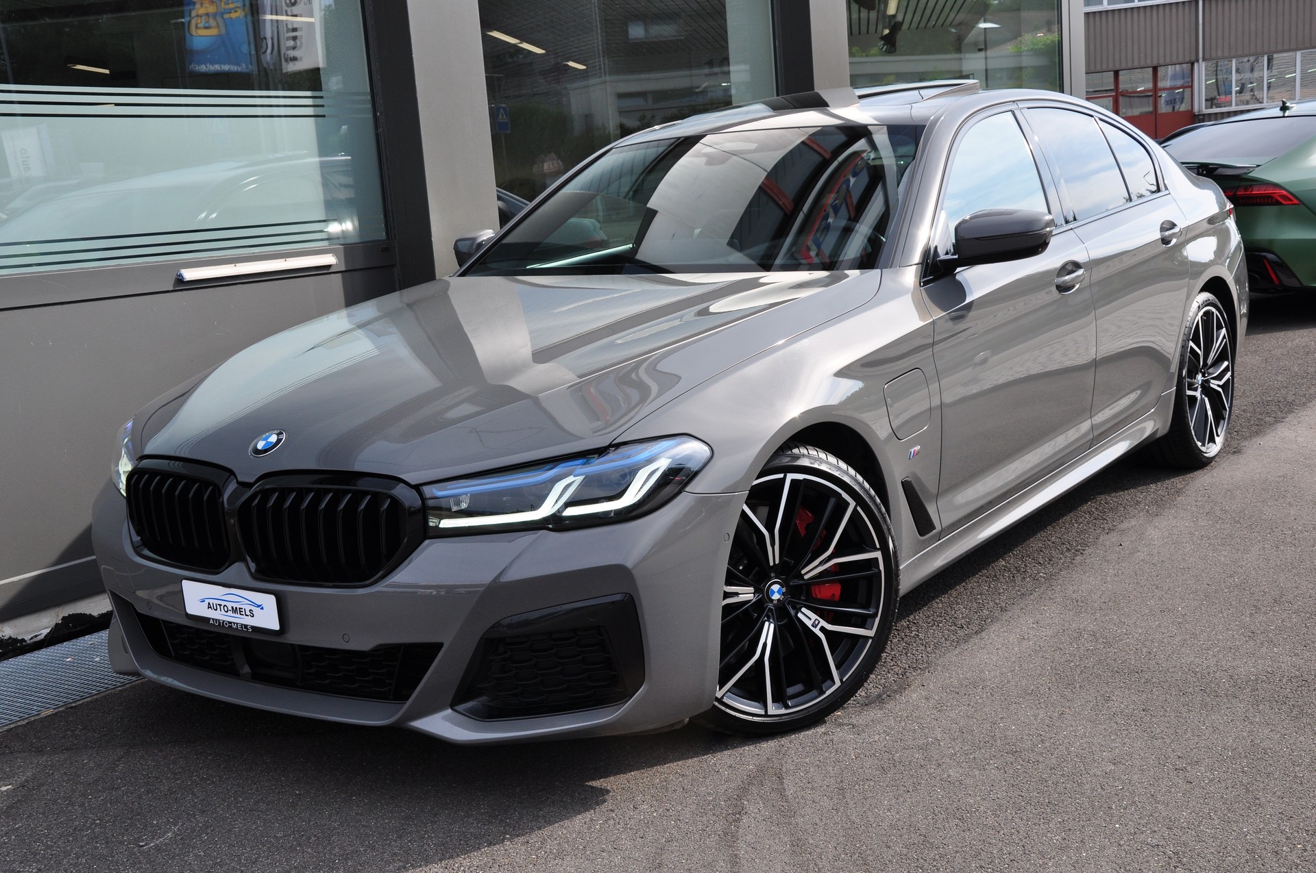 BMW 545e xDrive M Sport Steptronic-image-4