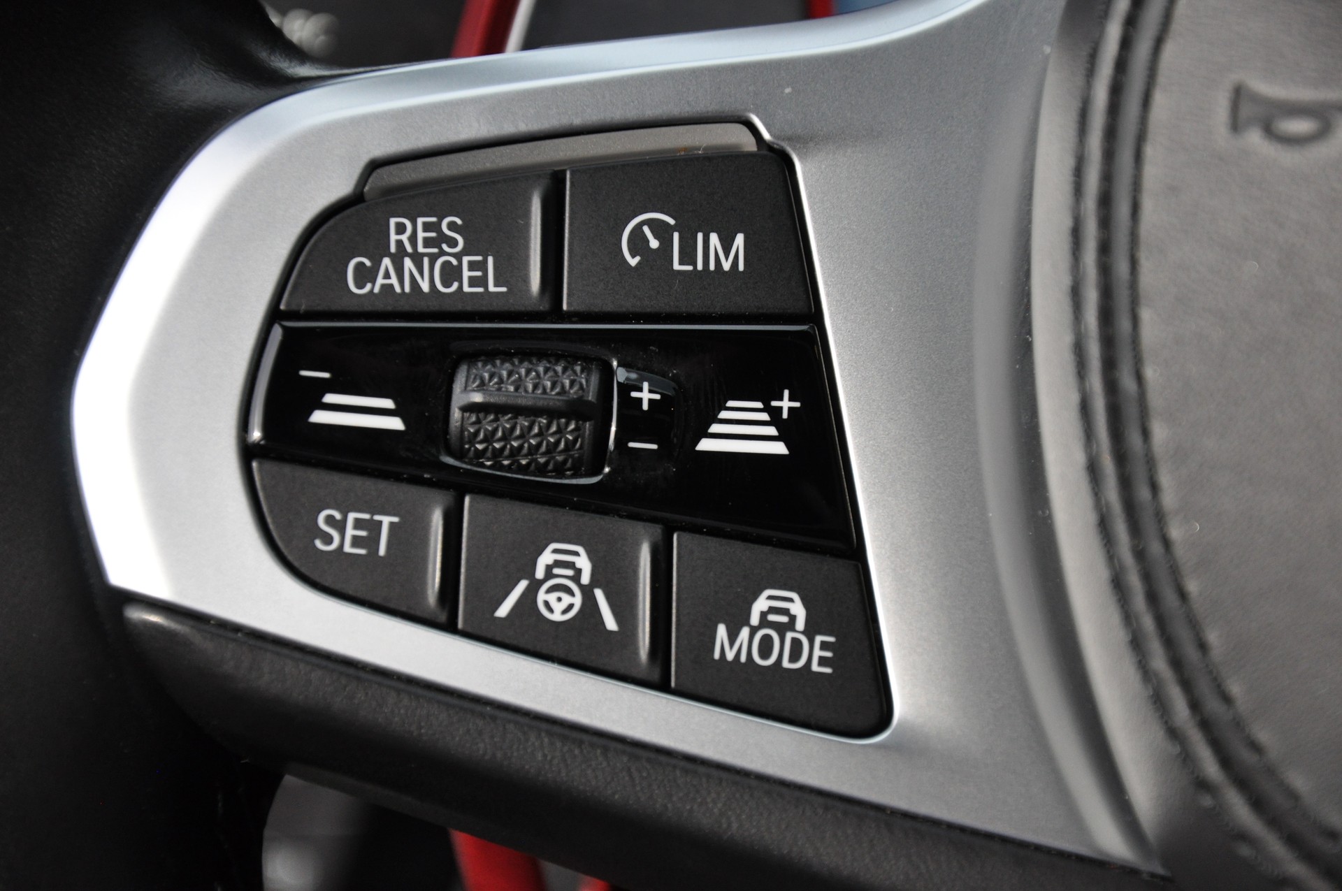 BMW 545e xDrive M Sport Steptronic-image-24