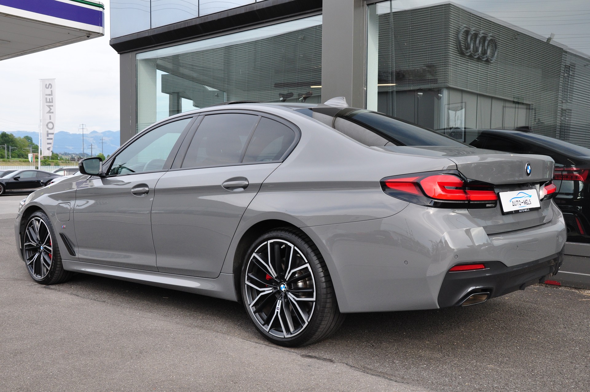 BMW 545e xDrive M Sport Steptronic-image-6
