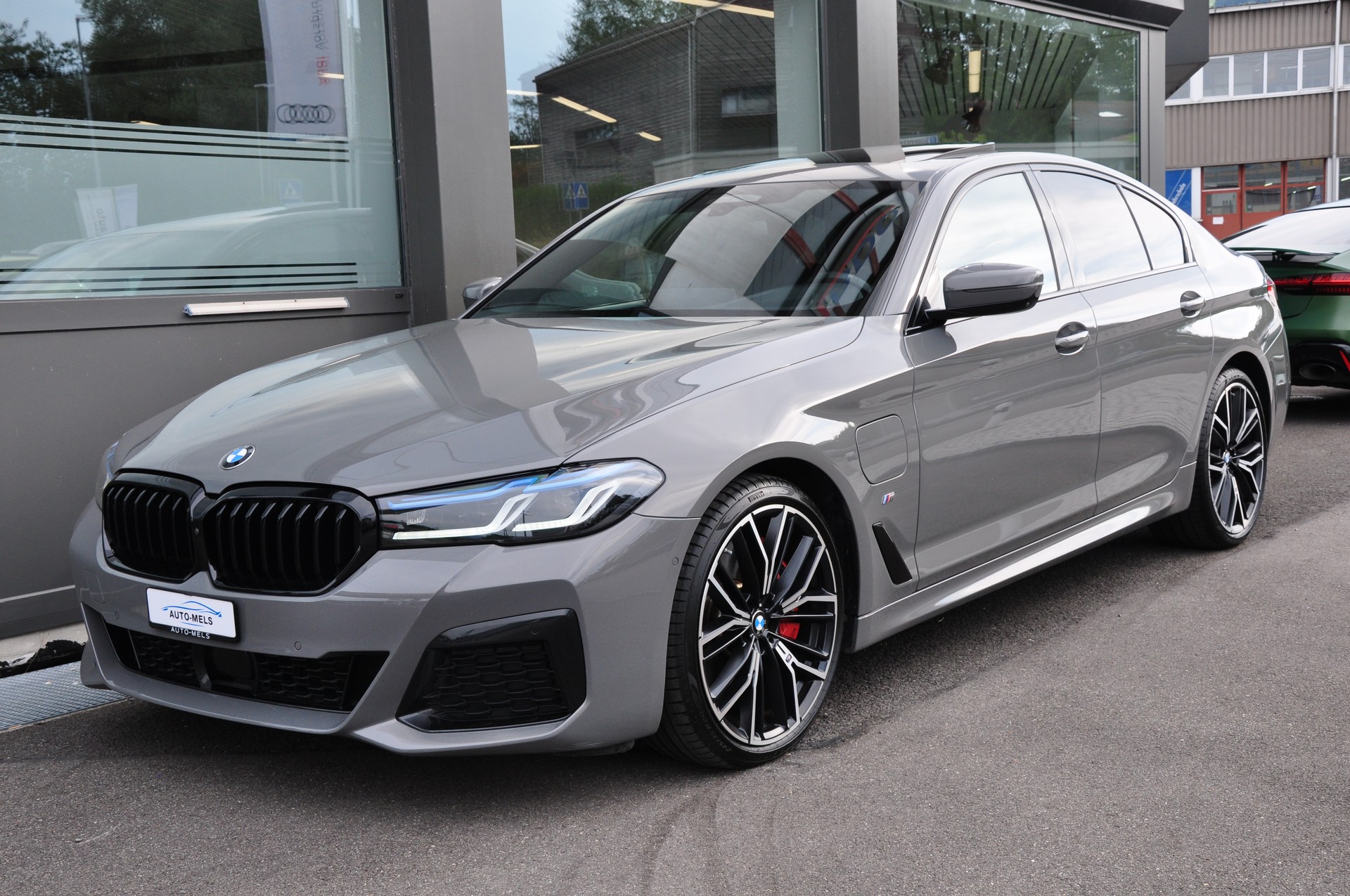 BMW 545e xDrive M Sport Steptronic-showroom-element-1