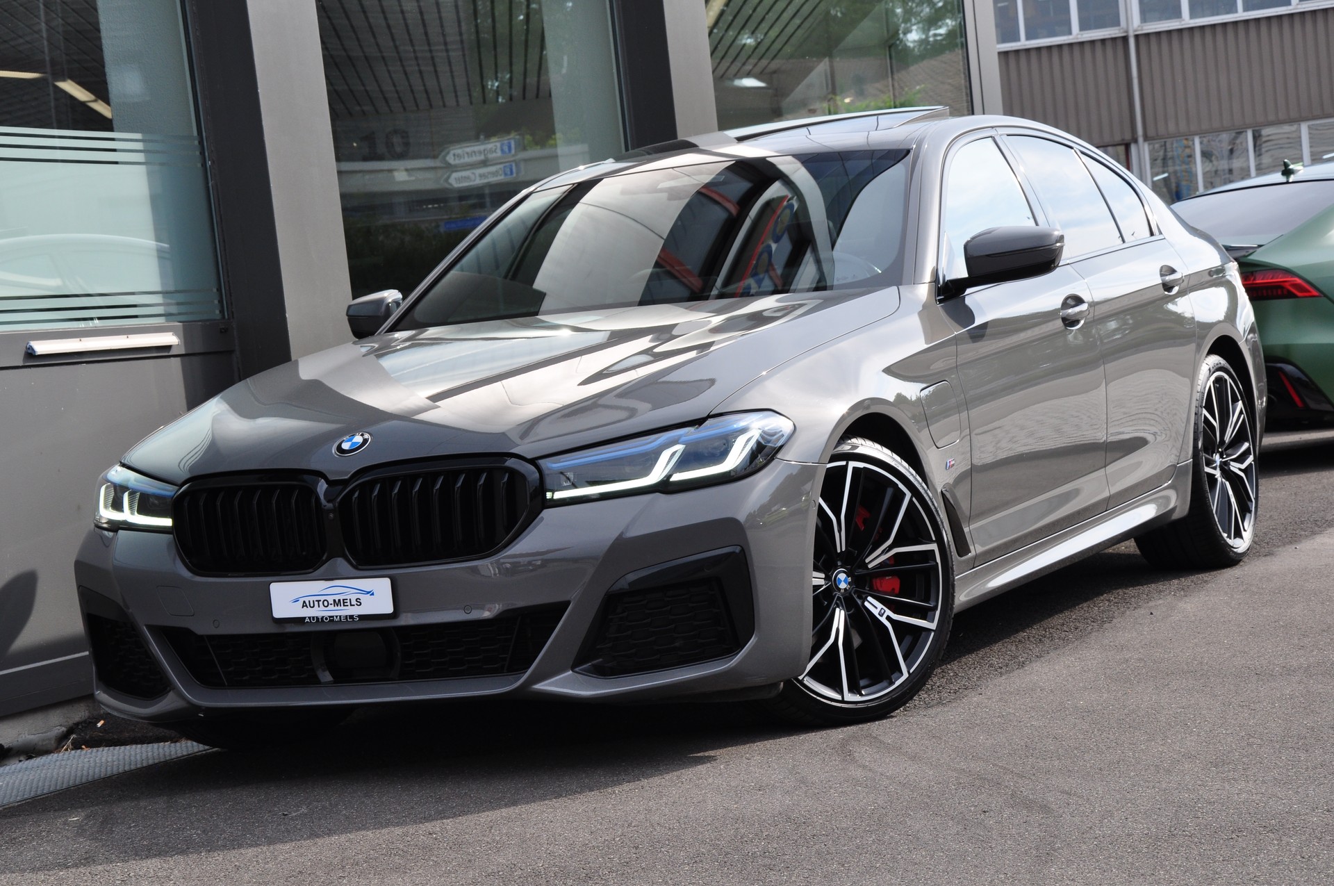 BMW 545e xDrive M Sport Steptronic-showroom-element-3