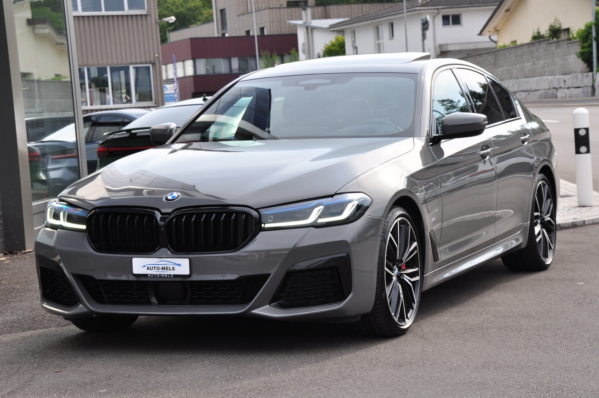 BMW 545e xDrive M Sport Steptronic-image-13