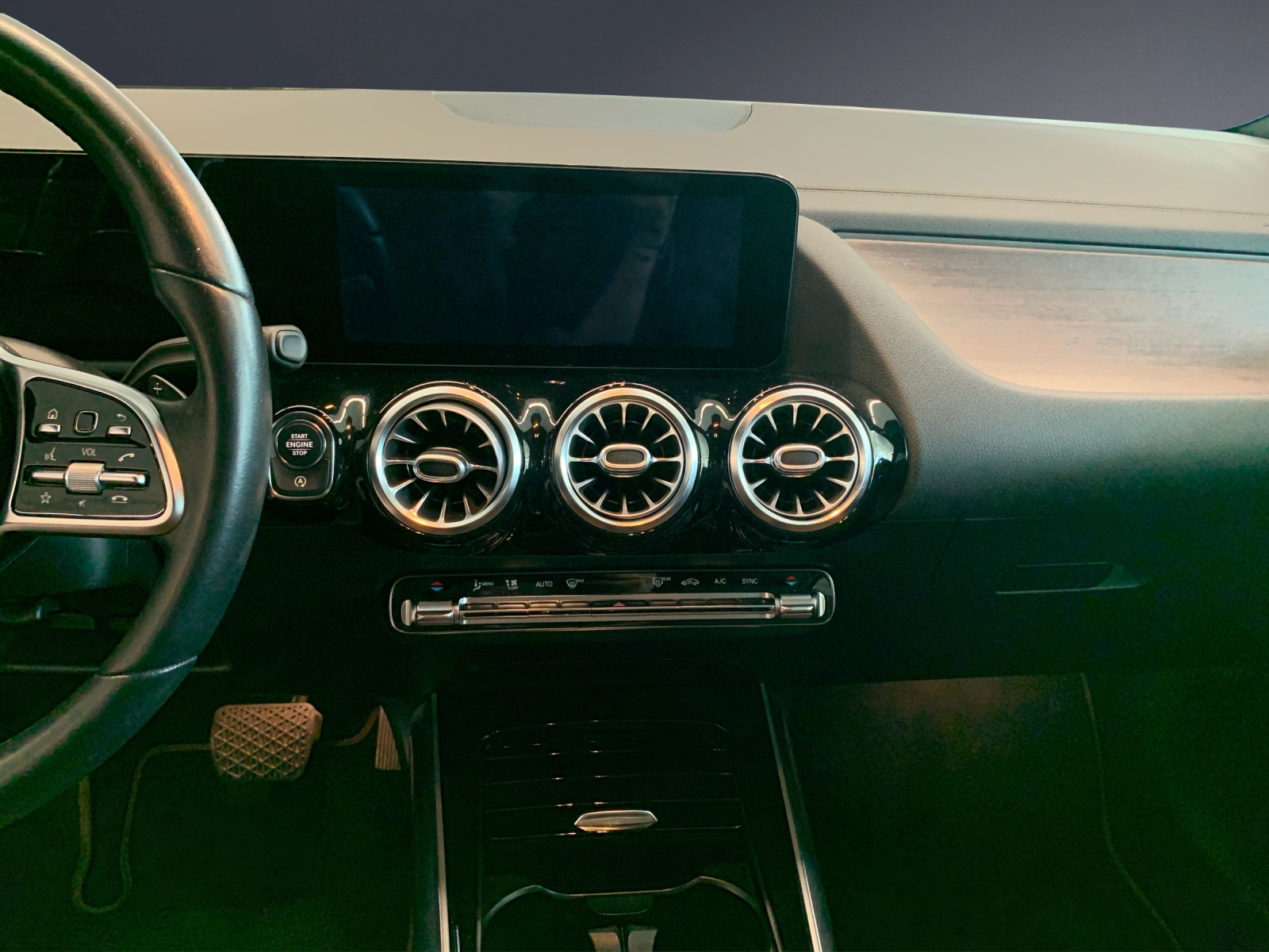 MERCEDES-BENZ GLA 250 Progressive4Matic-image-8