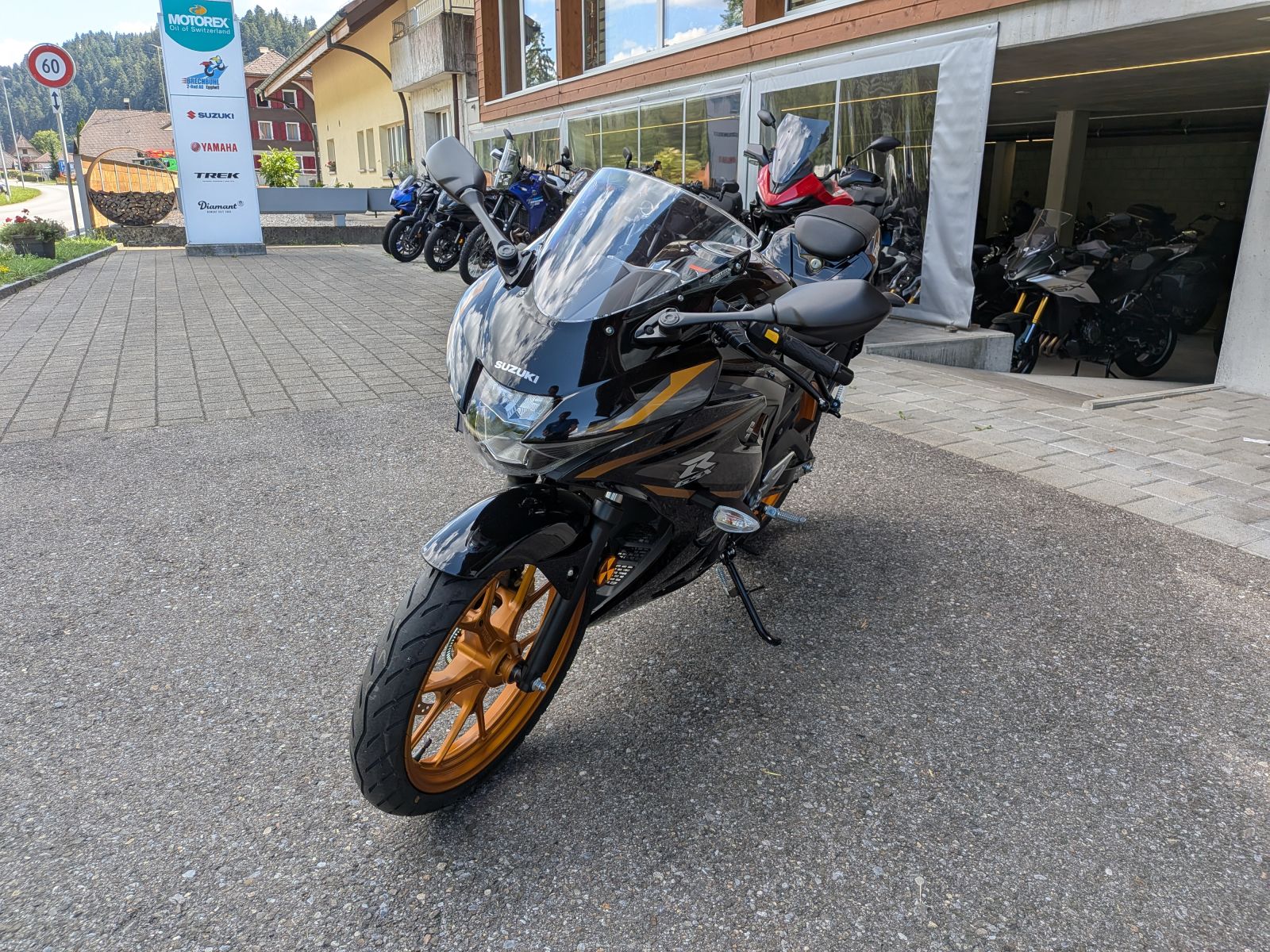 SUZUKI GSX-R 125-image-2