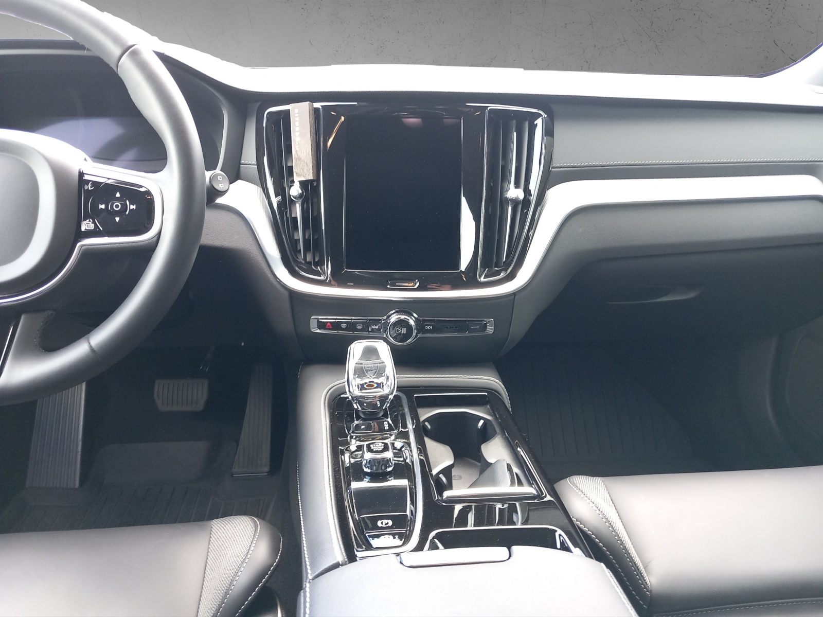 VOLVO V60 2.0 T6 TE Ultimate Dark eAWD-image-19