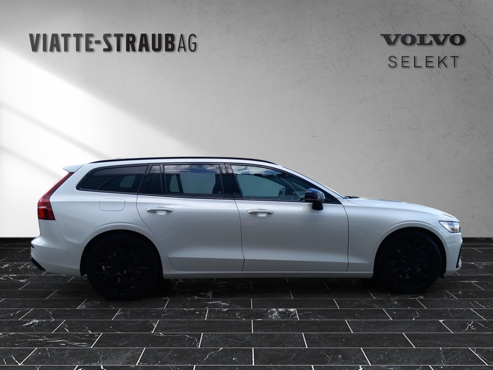 VOLVO V60 2.0 T6 TE Ultimate Dark eAWD-image-5