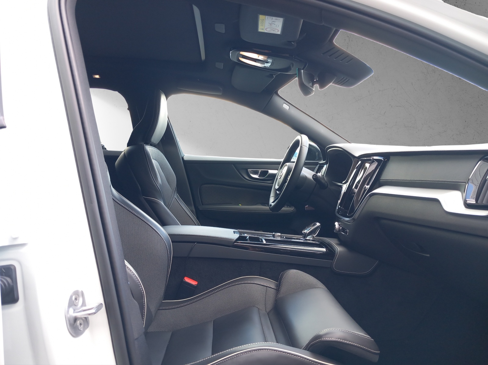 VOLVO V60 2.0 T6 TE Ultimate Dark eAWD-image-22
