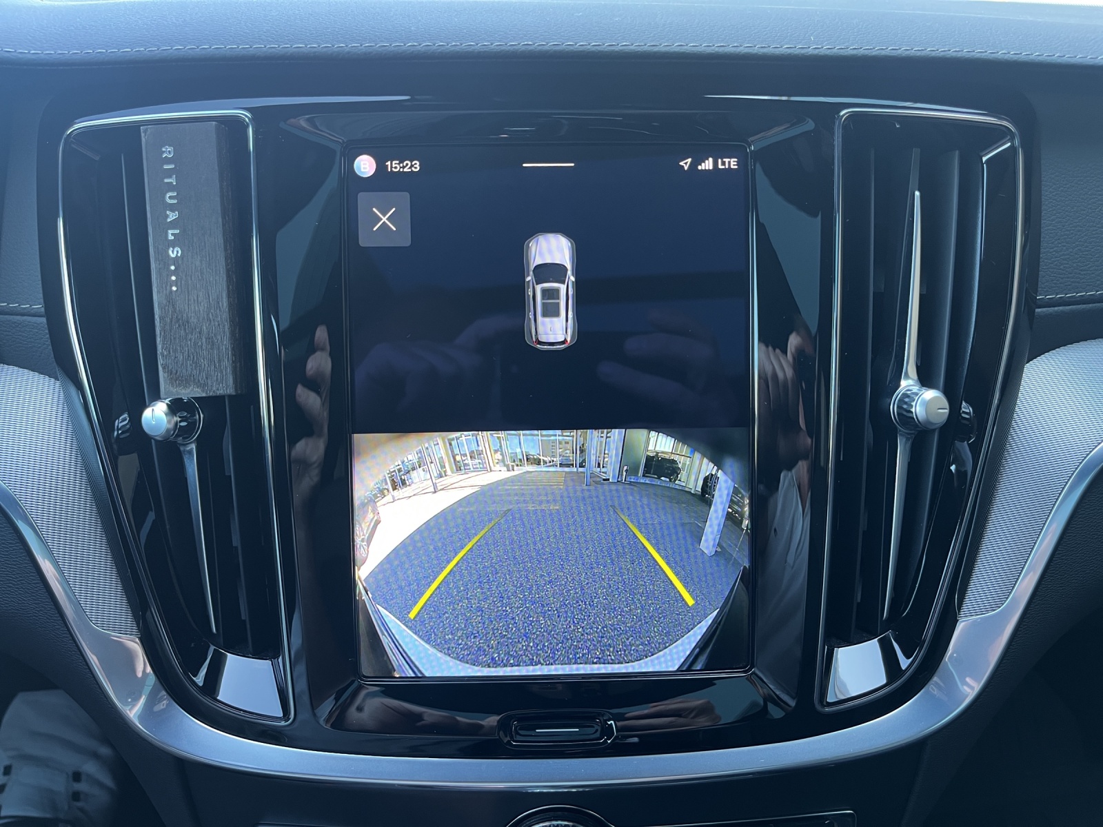VOLVO V60 2.0 T6 TE Ultimate Dark eAWD-image-16