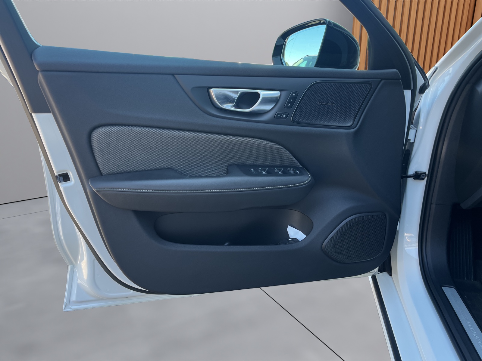 VOLVO V60 2.0 T6 TE Ultimate Dark eAWD-image-11