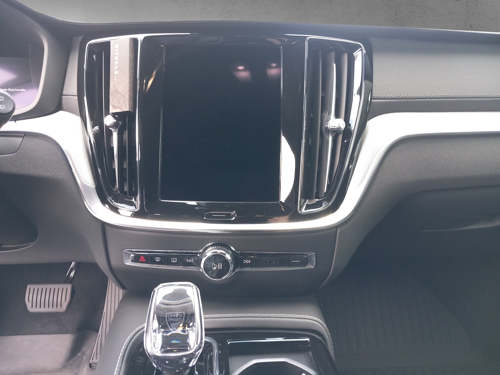 VOLVO V60 2.0 T6 TE Ultimate Dark eAWD-image-12